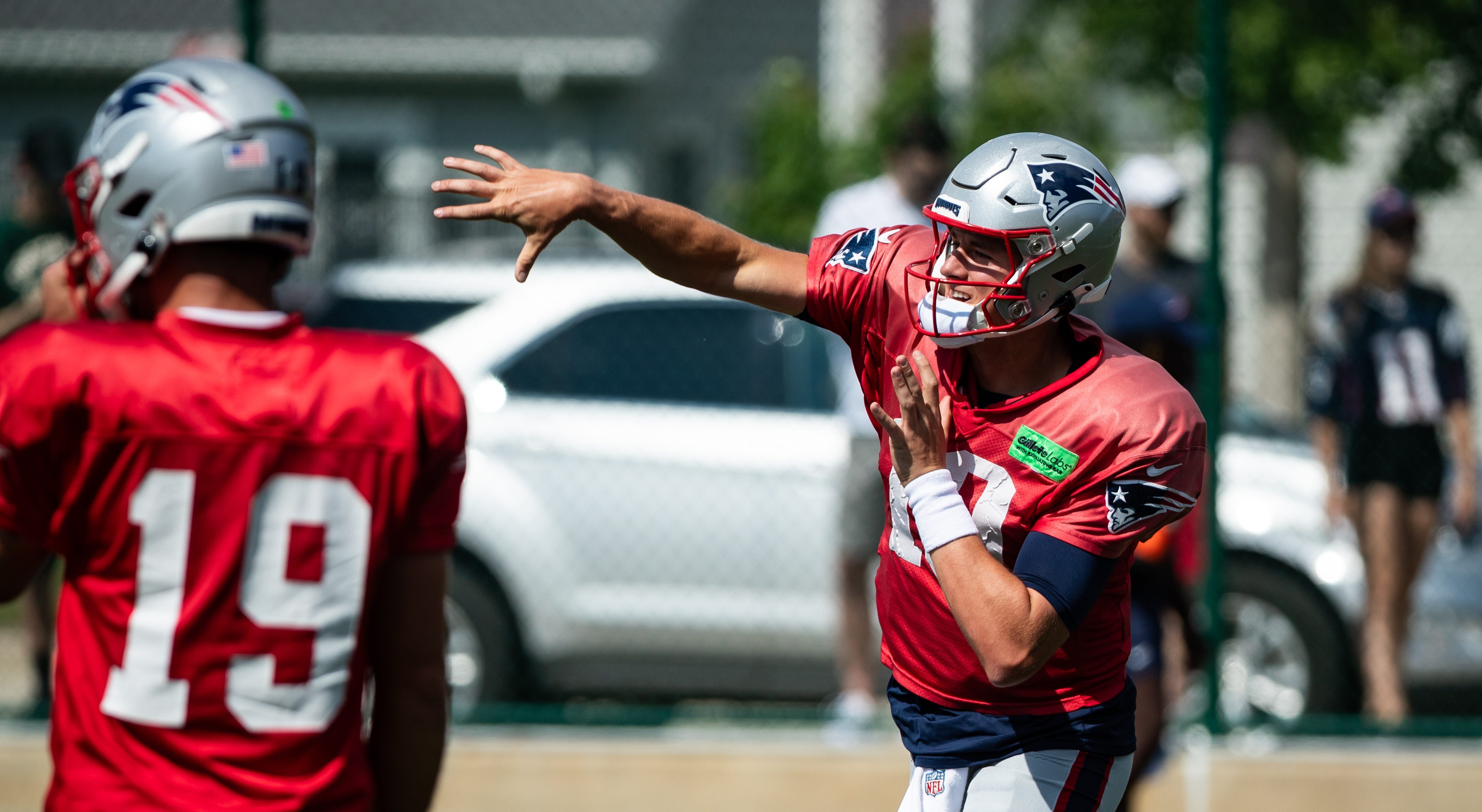 New England Patriots quarterback Mac Jones (10) throws a pass during a joint practice with the Green Bay Packers in Ashwaubenon, Wis. on Thursday, August 17, 2023.