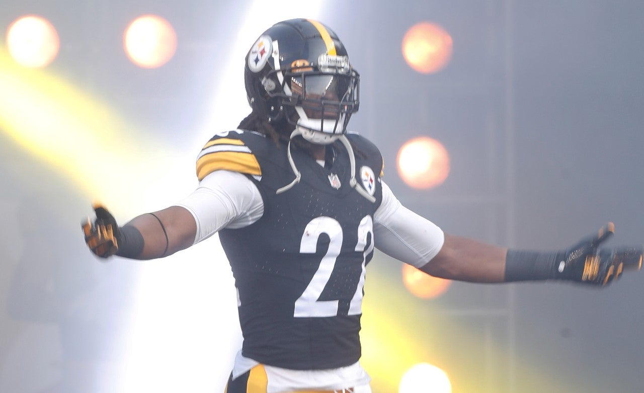 Aug 19, 2023; Pittsburgh, Pennsylvania, USA; Pittsburgh Steelers running back Najee Harris (22) reacts as he takes the field against the Buffalo Bills at Acrisure Stadium. Mandatory Credit: Charles LeClaire-USA TODAY Sports