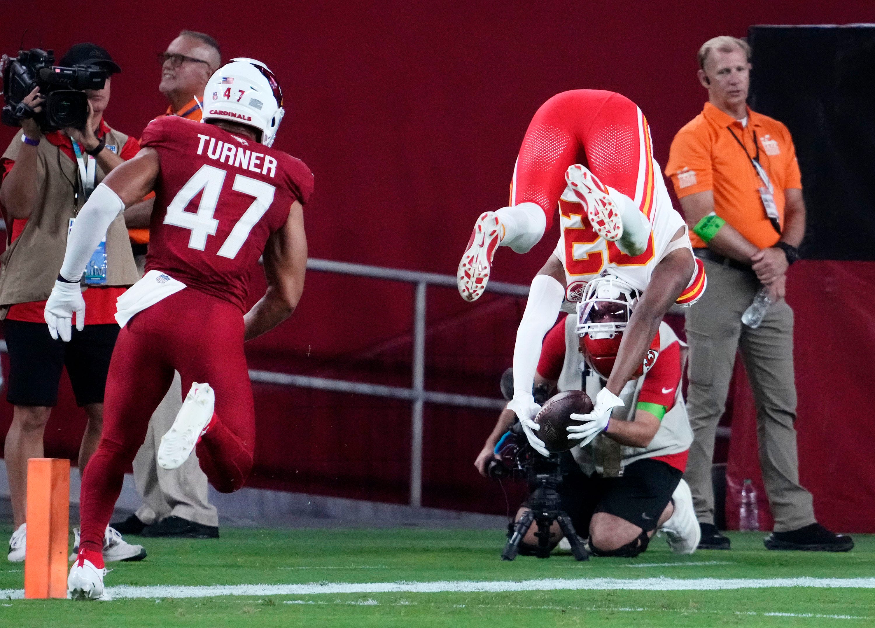 Aug 19, 2023; Glendale, AZ, USA; Kansas City Chiefs wide receiver Ihmir Smith-Marsette (82) dives into the end zone for a touchdown past Arizona Cardinals linebacker Ezekiel Turner (47) in the second half during a preseason game at State Farm Stadium. Mandatory Credit: Rob Schumacher-Arizona Republic