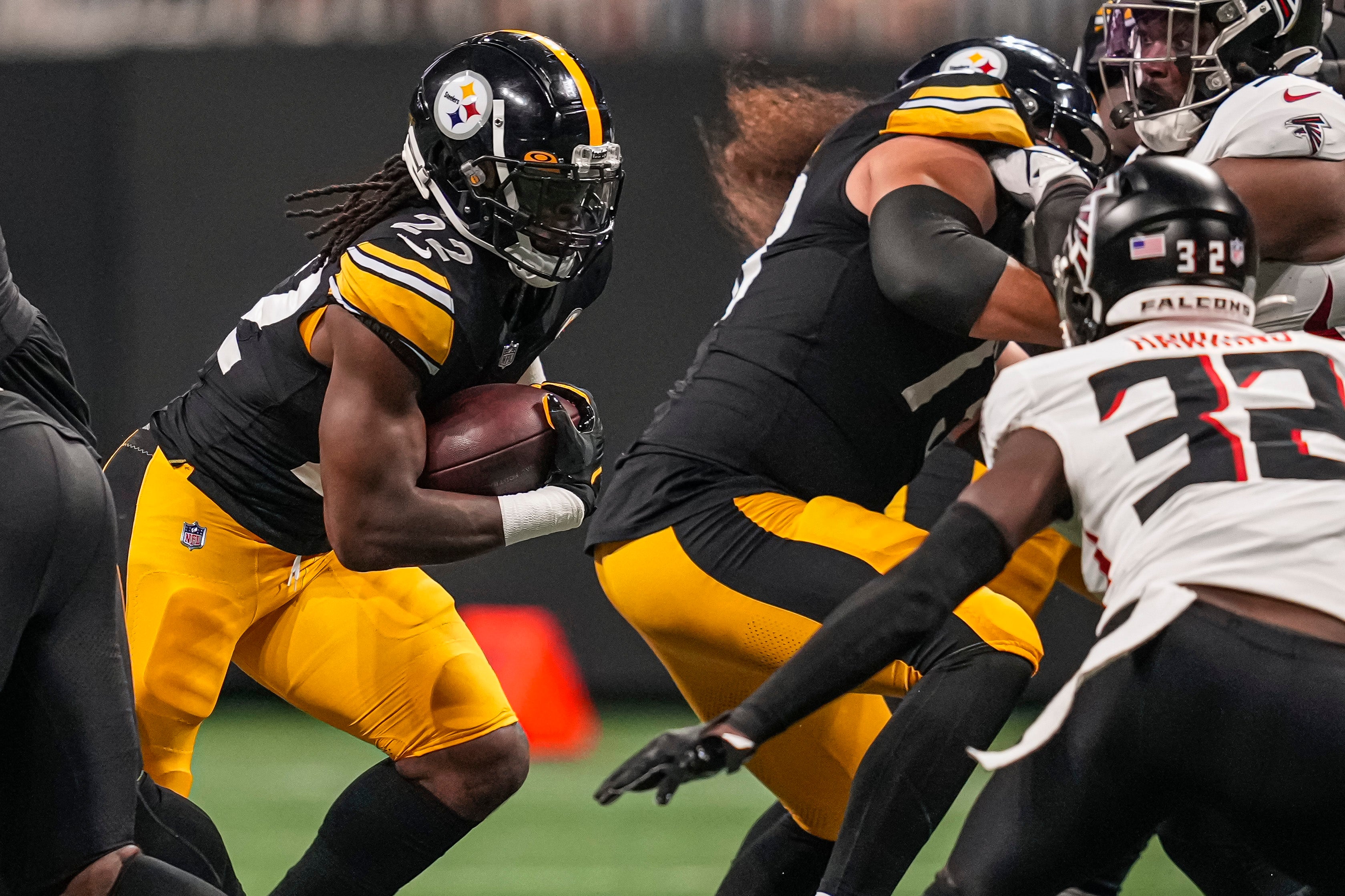 Aug 24, 2023; Atlanta, Georgia, USA; Pittsburgh Steelers running back Najee Harris (22) runs against the Atlanta Falcons during the first quarter at Mercedes-Benz Stadium. Mandatory Credit: Dale Zanine-USA TODAY Sports