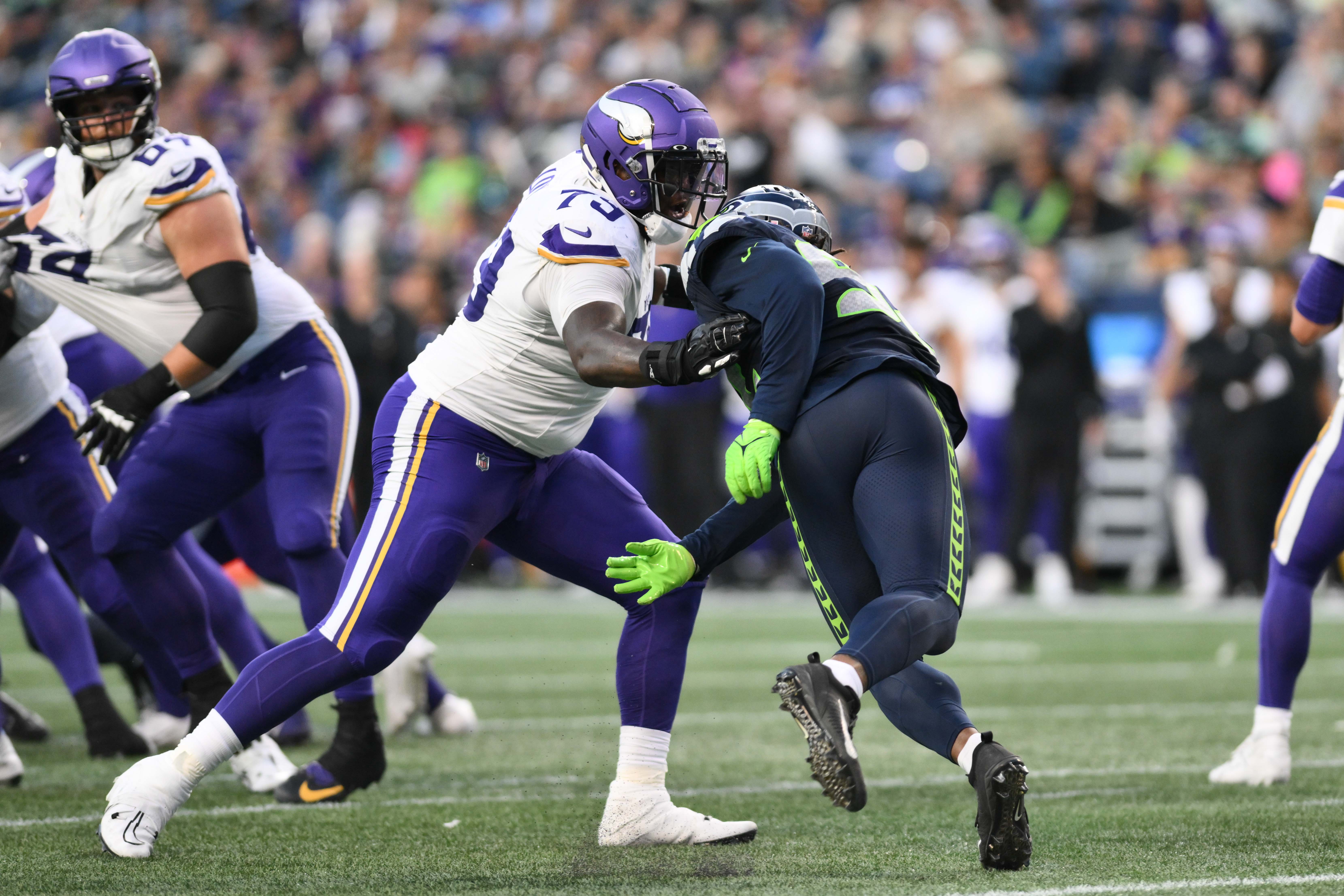Minnesota Vikings offensive tackle Vederian Lowe