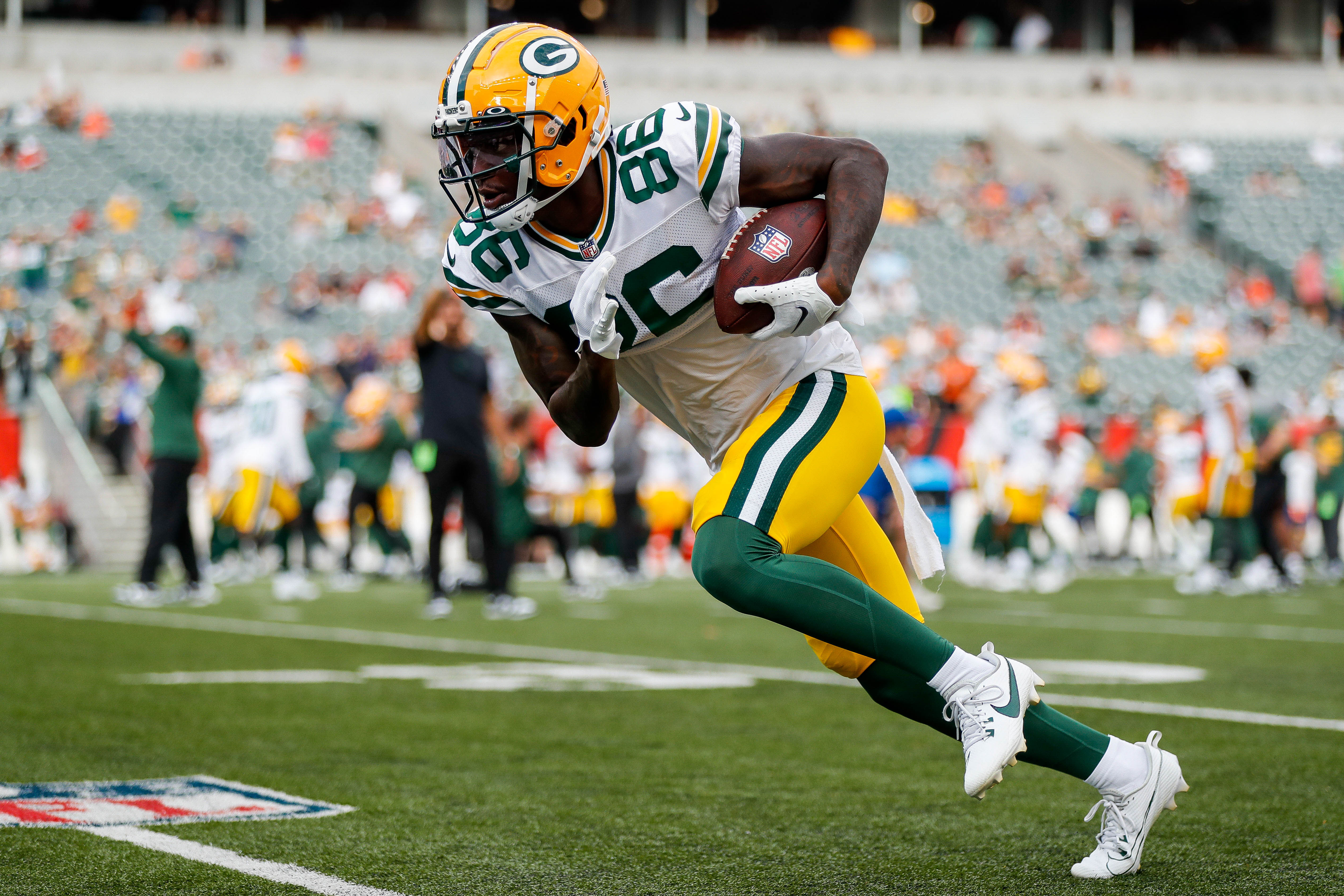 Aug 11, 2023; Cincinnati, Ohio, USA; Green Bay Packers wide receiver Grant DuBose (86) runs with the ball during warmups prior to the game against the Cincinnati Bengals at Paycor Stadium. Katie Stratman-USA TODAY Sports