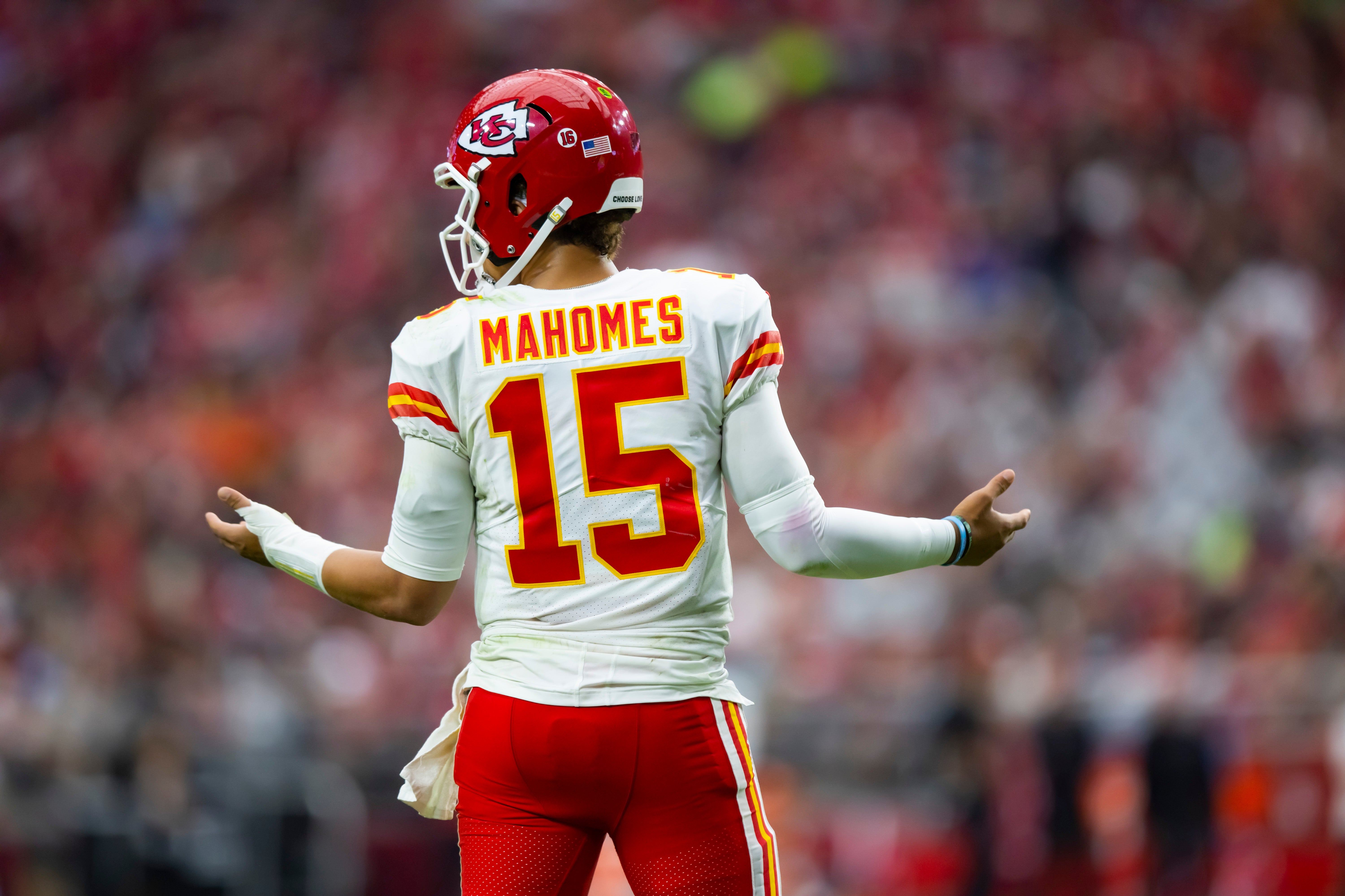 Chiefs QB Patrick Mahomes shrugs.
