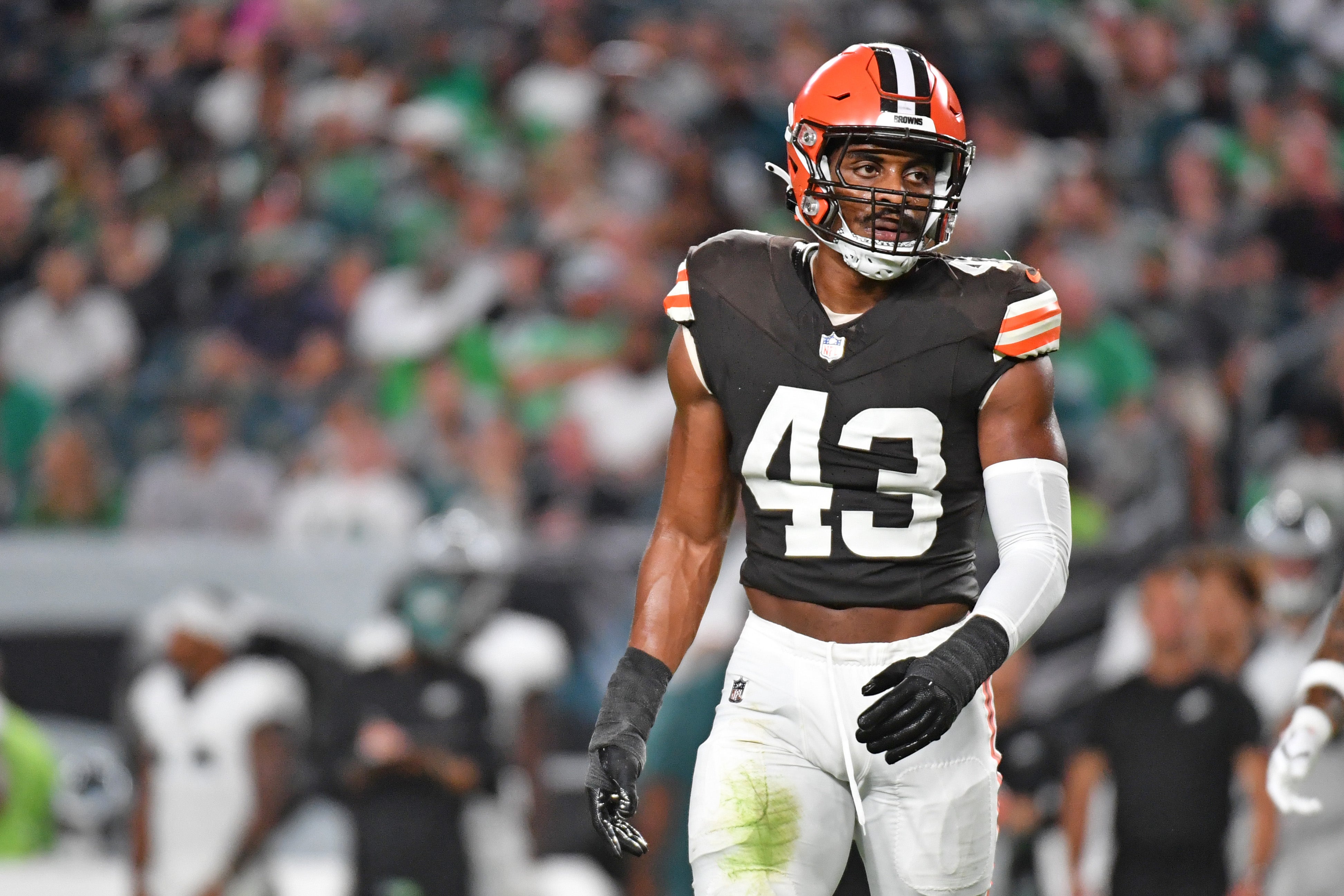 Aug 17, 2023; Philadelphia, Pennsylvania, USA; Cleveland Browns linebacker Mohamoud Diabate (43) against the Philadelphia Eagles at Lincoln Financial Field. Mandatory Credit: Eric Hartline-USA TODAY Sports