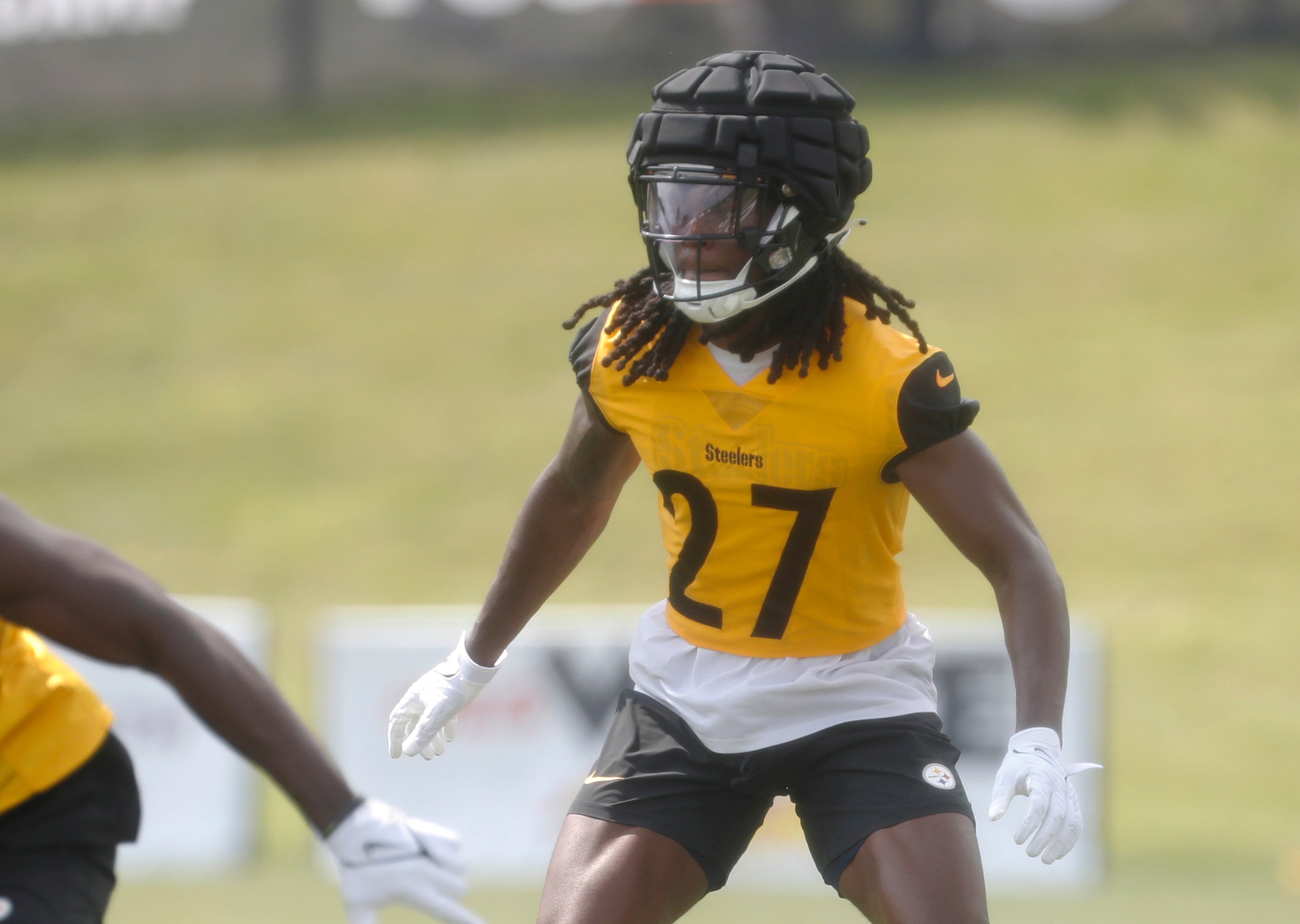 Jul 27, 2023; Latrobe, PA, USA; Pittsburgh Steelers cornerback Cory Trice (27) participates in drills during training camp at Saint Vincent College. Charles LeClaire-USA TODAY Sports