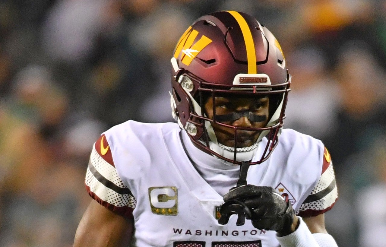 Nov 14, 2022; Philadelphia, Pennsylvania, USA; Washington Commanders wide receiver Terry McLaurin (17) against the Philadelphia Eagles at Lincoln Financial Field. Eric Hartline-USA TODAY Sports