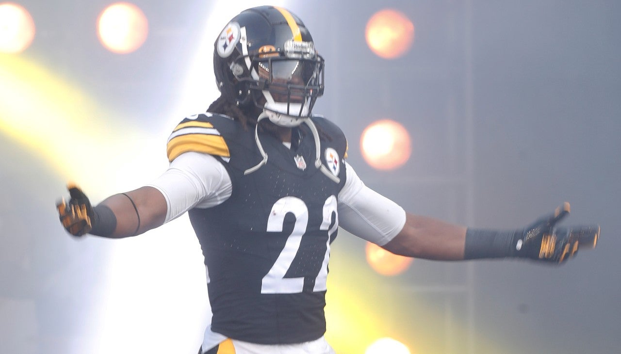 Aug 19, 2023; Pittsburgh, Pennsylvania, USA; Pittsburgh Steelers running back Najee Harris (22) reacts as he takes the field against the Buffalo Bills at Acrisure Stadium. Mandatory Credit: Charles LeClaire-USA TODAY Sports  