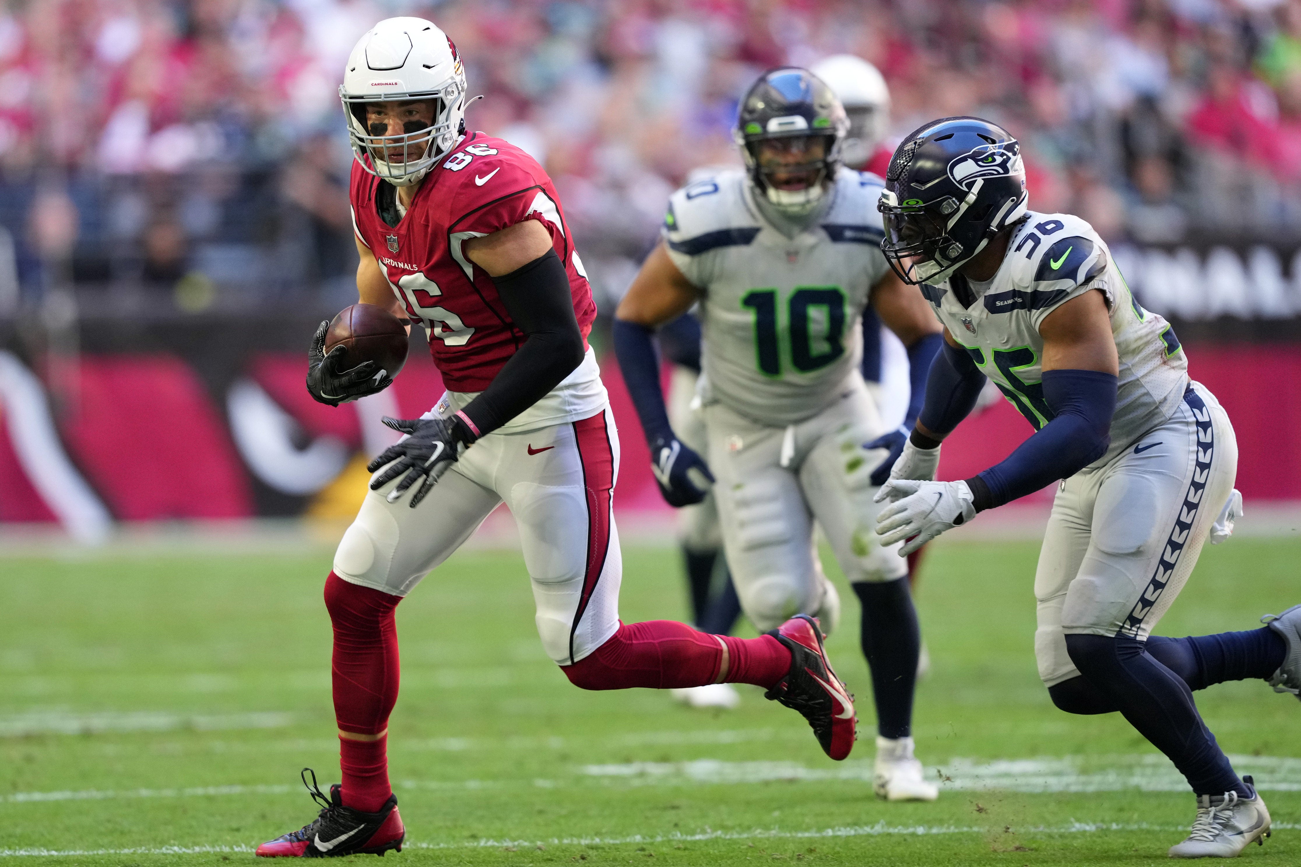 Nov 6, 2022; Glendale, Arizona, USA; Arizona Cardinals tight end Zach Ertz (86) runs after making a catch against the Seattle Seahawks during the first half at State Farm Stadium. Mandatory Credit: Joe Camporeale-USA TODAY Sports
