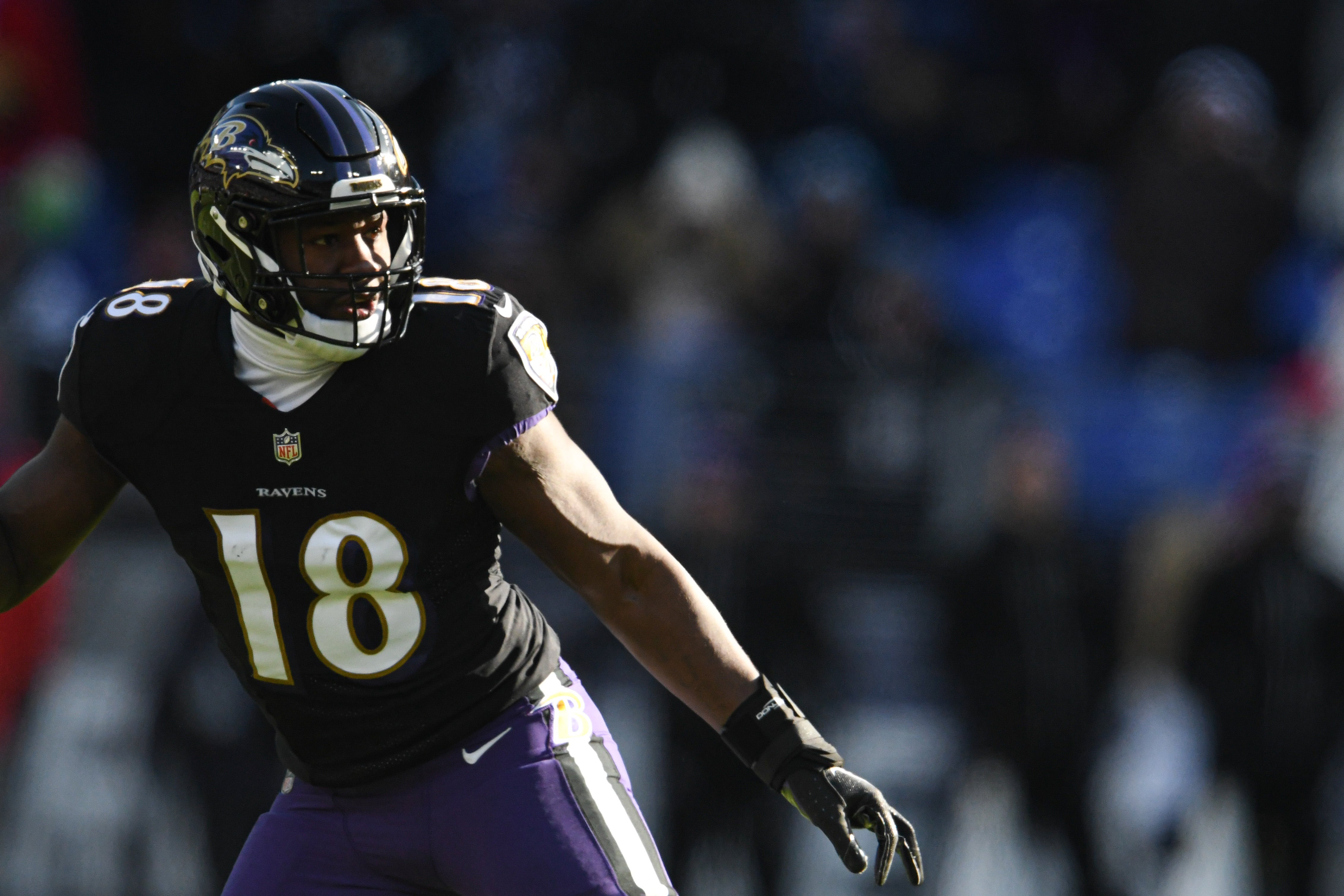 Dec 24, 2022; Baltimore, Maryland, USA; Baltimore Ravens linebacker Roquan Smith (18) drops back in pass coverage during the first half against the Atlanta Falcons at M&T Bank Stadium. Mandatory Credit: Tommy Gilligan-USA TODAY Sports