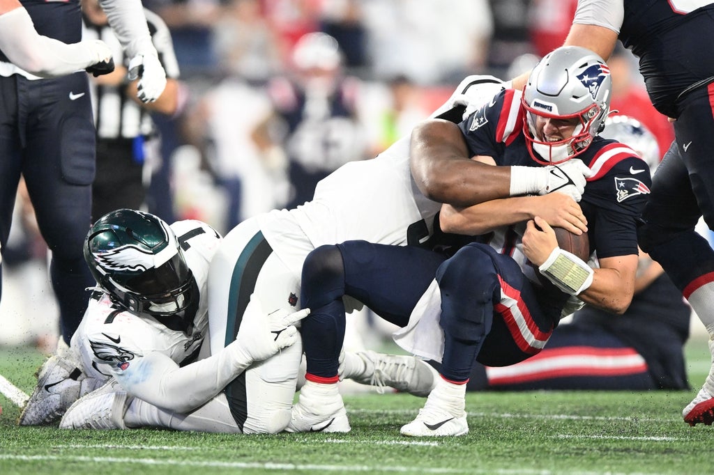 Eagles' Jalen Carter sacks Mac Jones