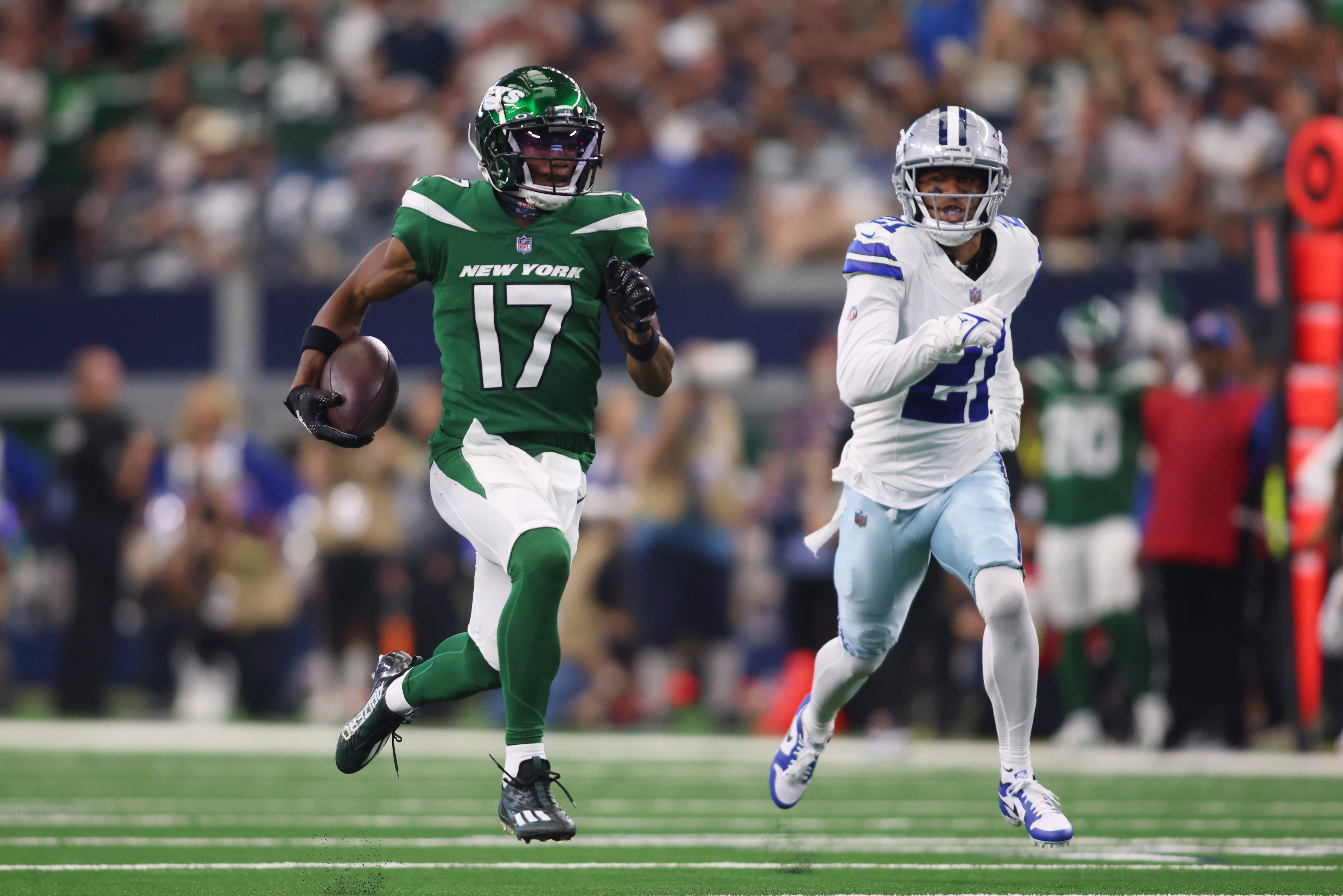 New York Jets wide receiver Garrett Wilson (17) runs for a touchdown against Dallas Cowboys cornerback Stephon Gilmore (21) in the second quarter at AT&T Stadium. Mandatory Credit: Tim Heitman-USA TODAY Sports