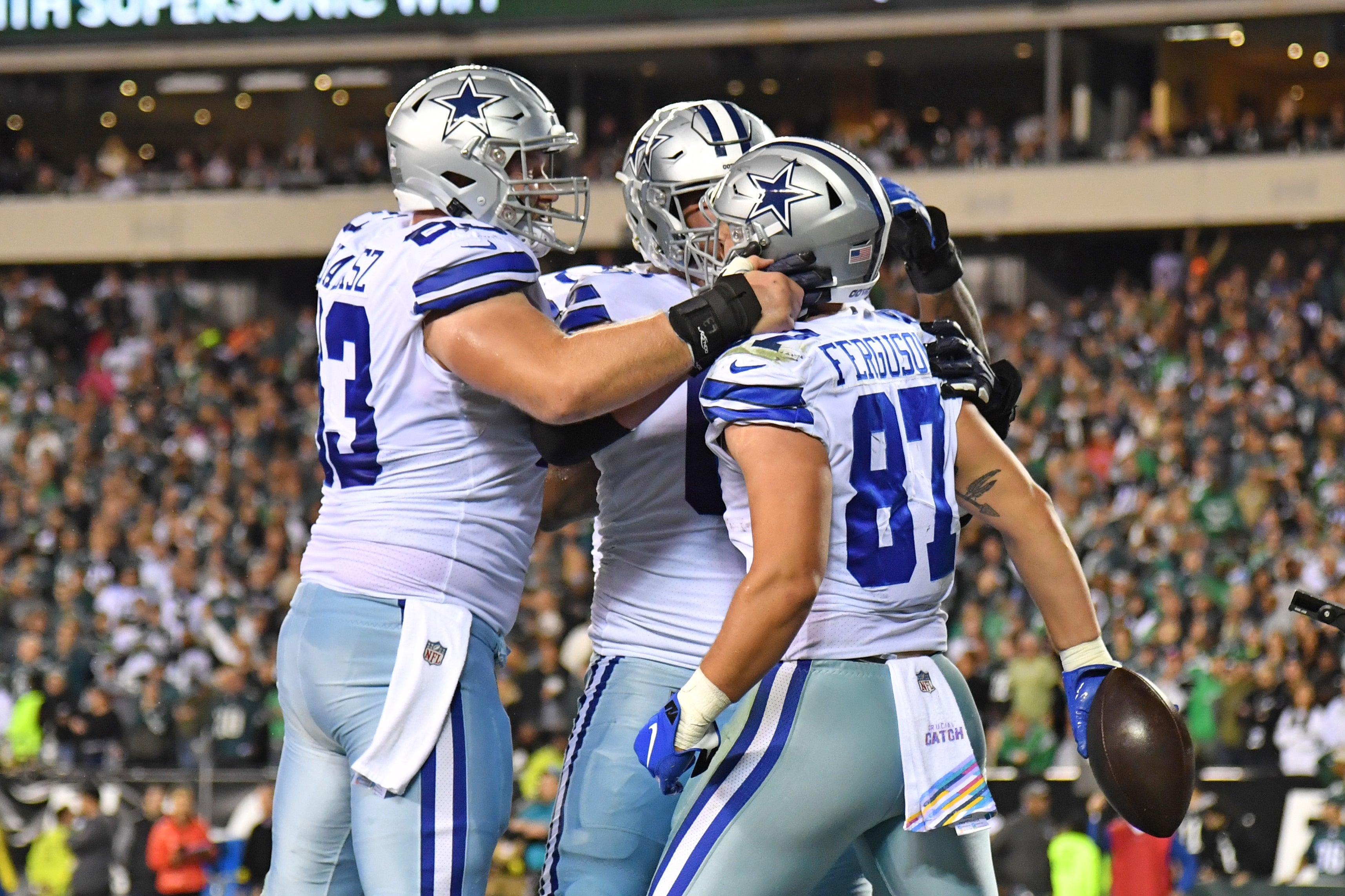 Dallas Cowboys tight end Jake Ferguson (87) celebrates his touchdown against the Philadelphia Eagles during the fourth quarter at Lincoln Financial Field. Mandatory Credit: Eric Hartline-USA TODAY Sports