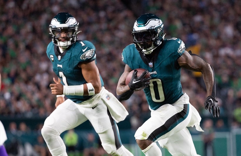 Eagles QB Jalen Hurts runs with RB D'Andre Swift