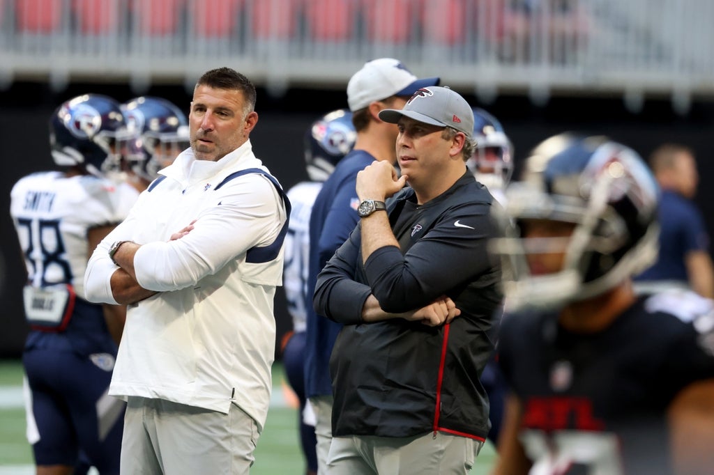 Tennesse Titans HC Mike Vrabel speaks with Atlanta Falcons head coach Arthur Smith
