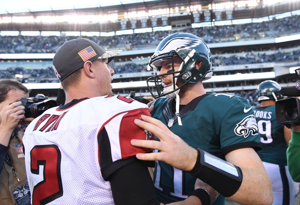 Former Falcons quarterback Matt Ryan chats with former Eagles quarterback Carson Wentz