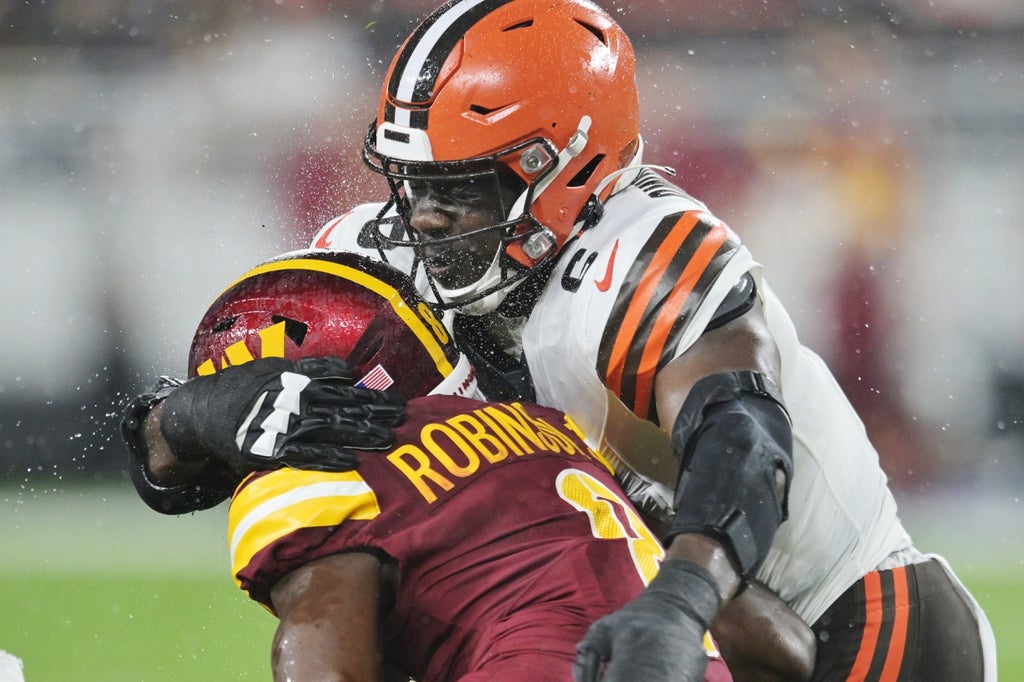 Cleveland Browns linebacker Jeremiah Owusu-Koramoah (6) tackles Washington Commanders running back Brian Robinson Jr. (8) during the first half at Cleveland Browns Stadium.