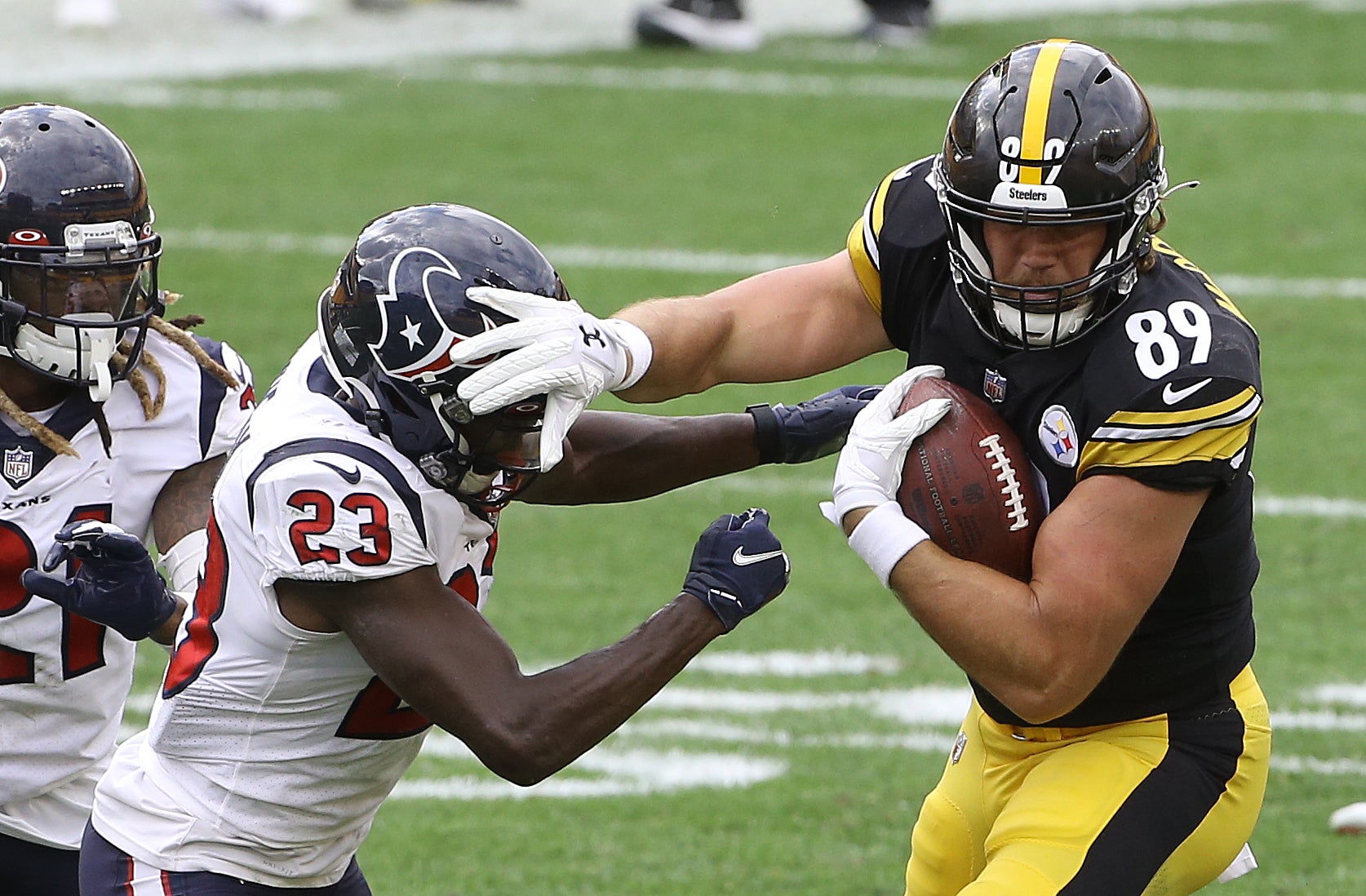Sep 27, 2020; Pittsburgh, Pennsylvania, USA; Pittsburgh Steelers tight end Vance McDonald (89) stiff arms Houston Texans free safety Eric Murray (23) after a catch during the fourth quarter at Heinz Field.The Steelers won 28-21. Mandatory Credit: Charles LeClaire-USA TODAY Sports