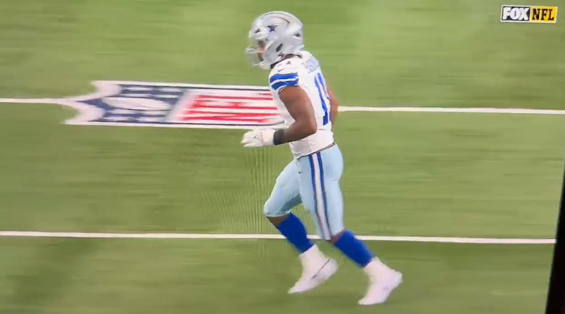 Dallas Cowboys EDGE Micah Parsons limps off the field vs Patriots in Week 4.