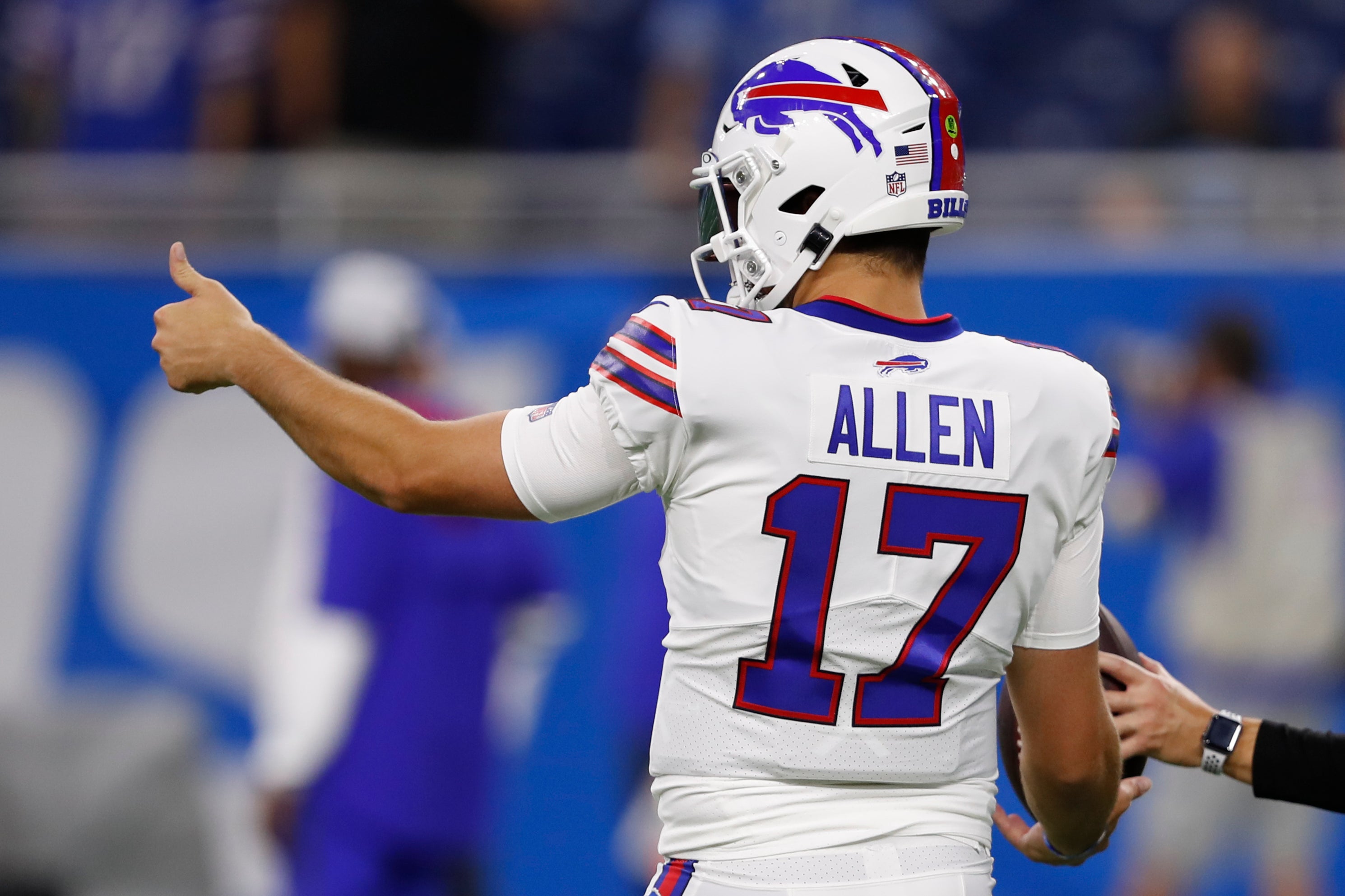 Buffalo Bills QB Josh Allen giving a thumbs up