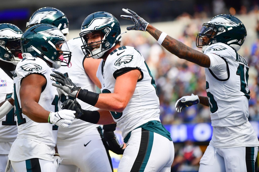 Eagles celebrate Dallas Goedert's touchdown vs. Rams