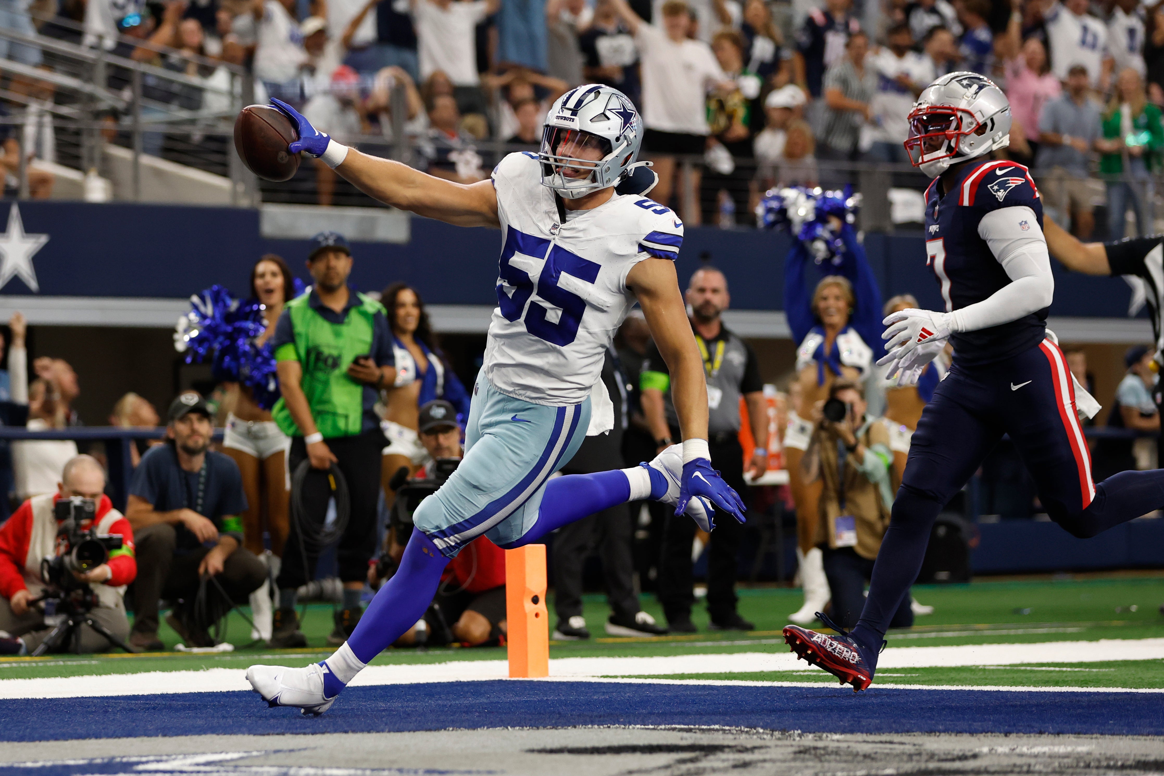 Dallas Cowboys linebacker Leighton Vander Esch (55) returns a fumble for a touchdown in the second quarter against the New England Patriots at AT&T Stadium. Mandatory Credit: Tim Heitman-USA TODAY Sports