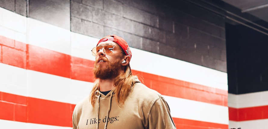 George Kittle arrives for the 49ers' game with the Browns.