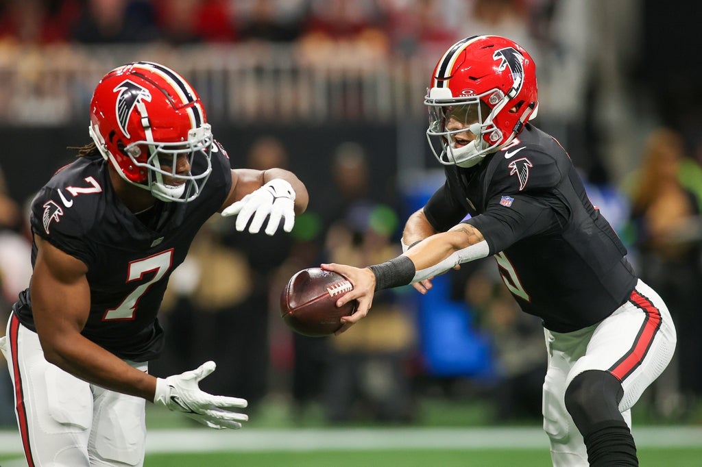 Atlanta Falcons quarterback Desmond Ridder hands off to Bijan Robinson.