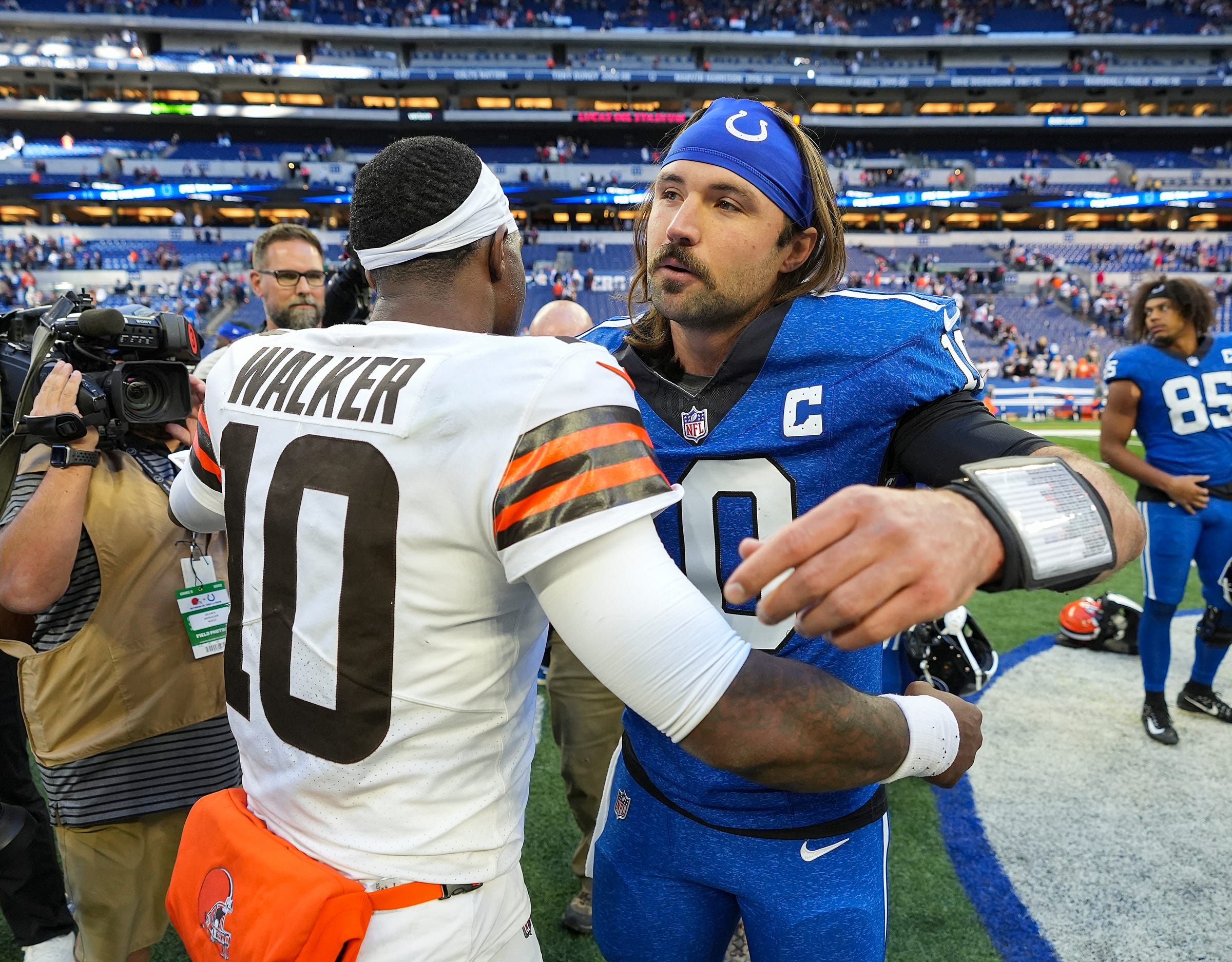 Cleveland Browns quarterback PJ Walker (10) and Indianapolis Colts quarterback Gardner Minshew II (10) greet each other after the game Sunday, Oct. 22, 2023, at Lucas Oil Stadium in Indianapolis. The Browns defeated the Colts, 39-38.