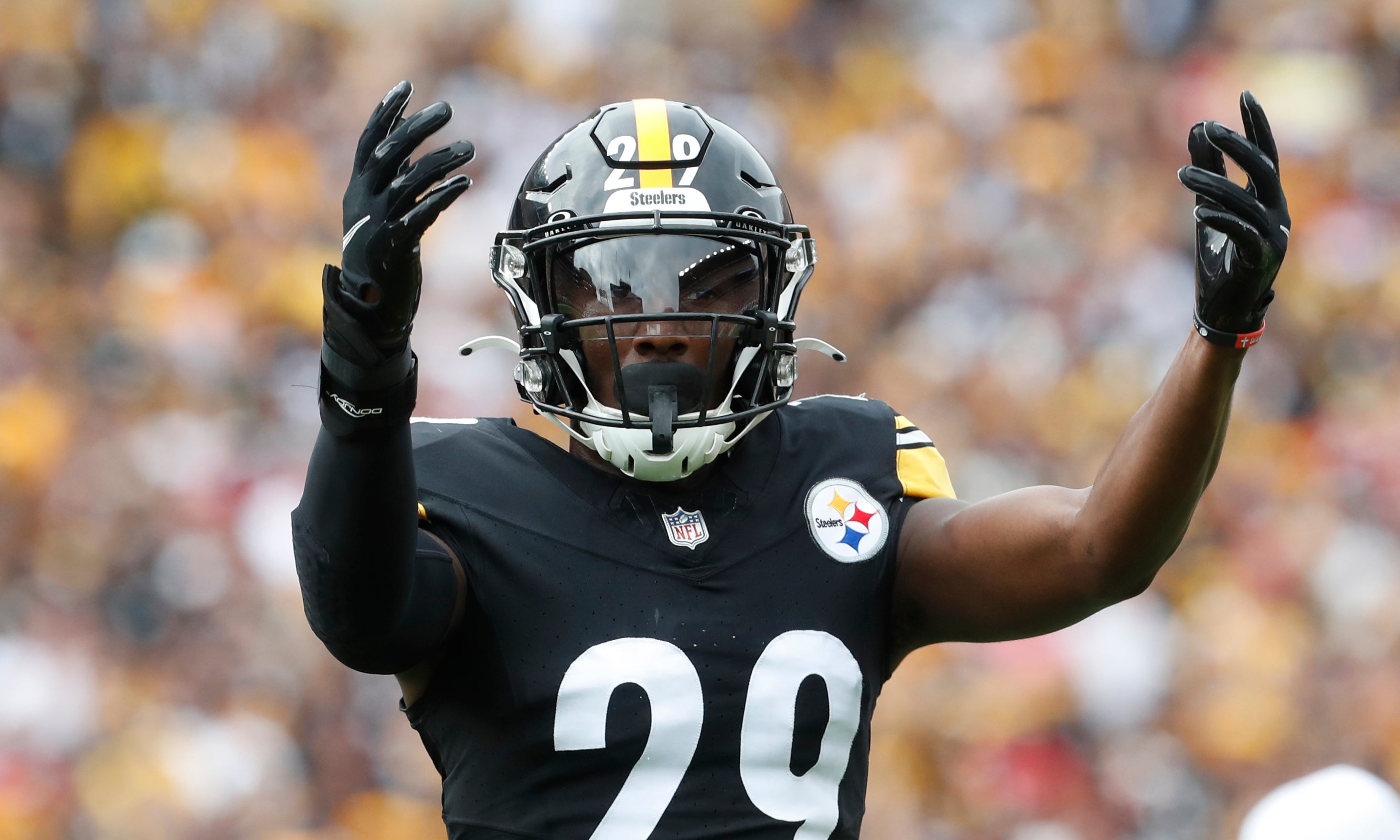 Sep 10, 2023; Pittsburgh, Pennsylvania, USA; Pittsburgh Steelers cornerback Levi Wallace (29) reacts against the San Francisco 49ers during the second quarter at Acrisure Stadium. Mandatory Credit: Charles LeClaire-USA TODAY Sports  