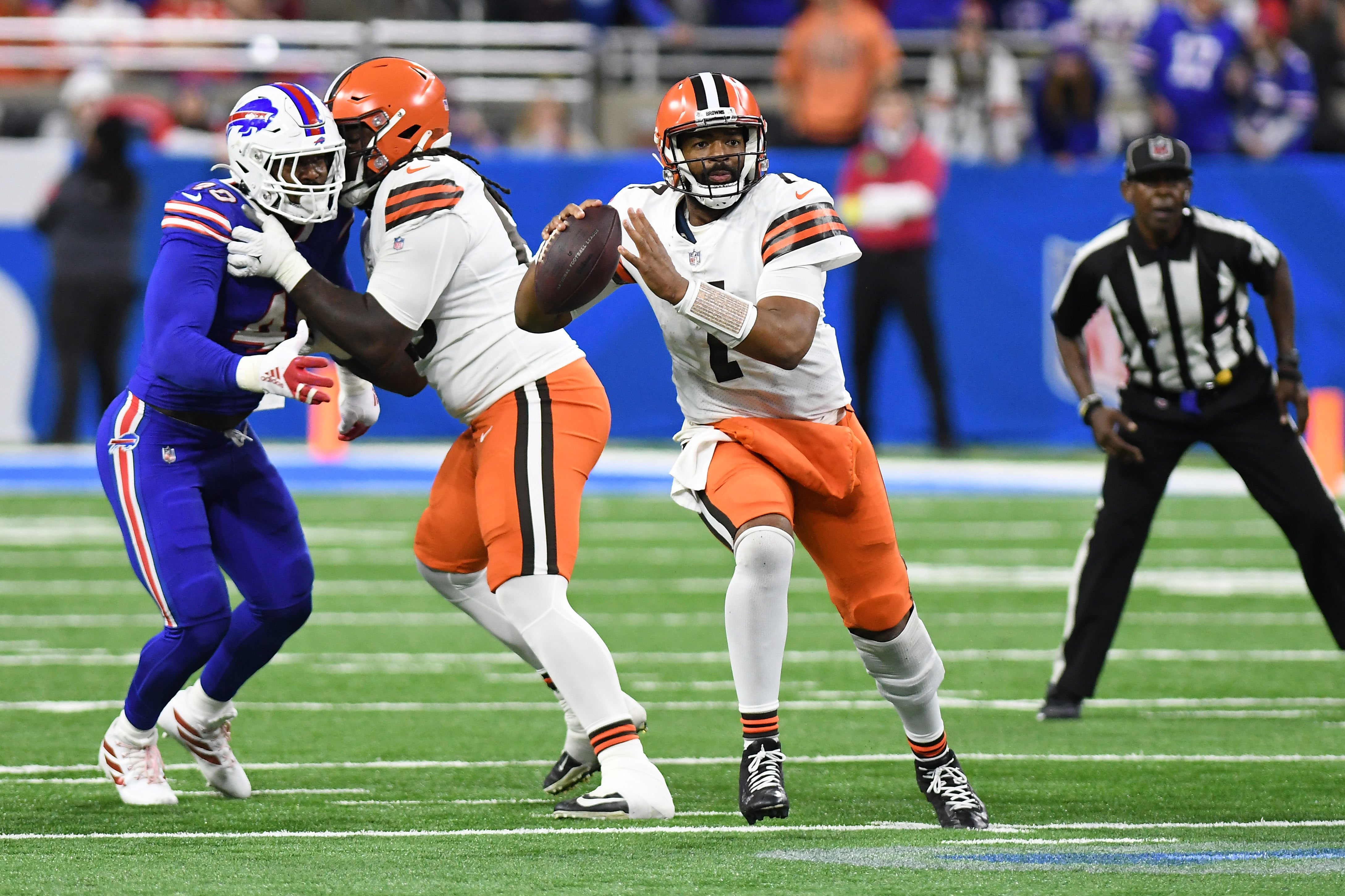 Nov 20, 2022; Detroit, Michigan, Cleveland Browns quarterback Jacoby Brissett (7) looks to pass against the Buffalo Bills in the fourth quarter at Ford Field. Mandatory Credit: Lon Horwedel-USA TODAY Sports