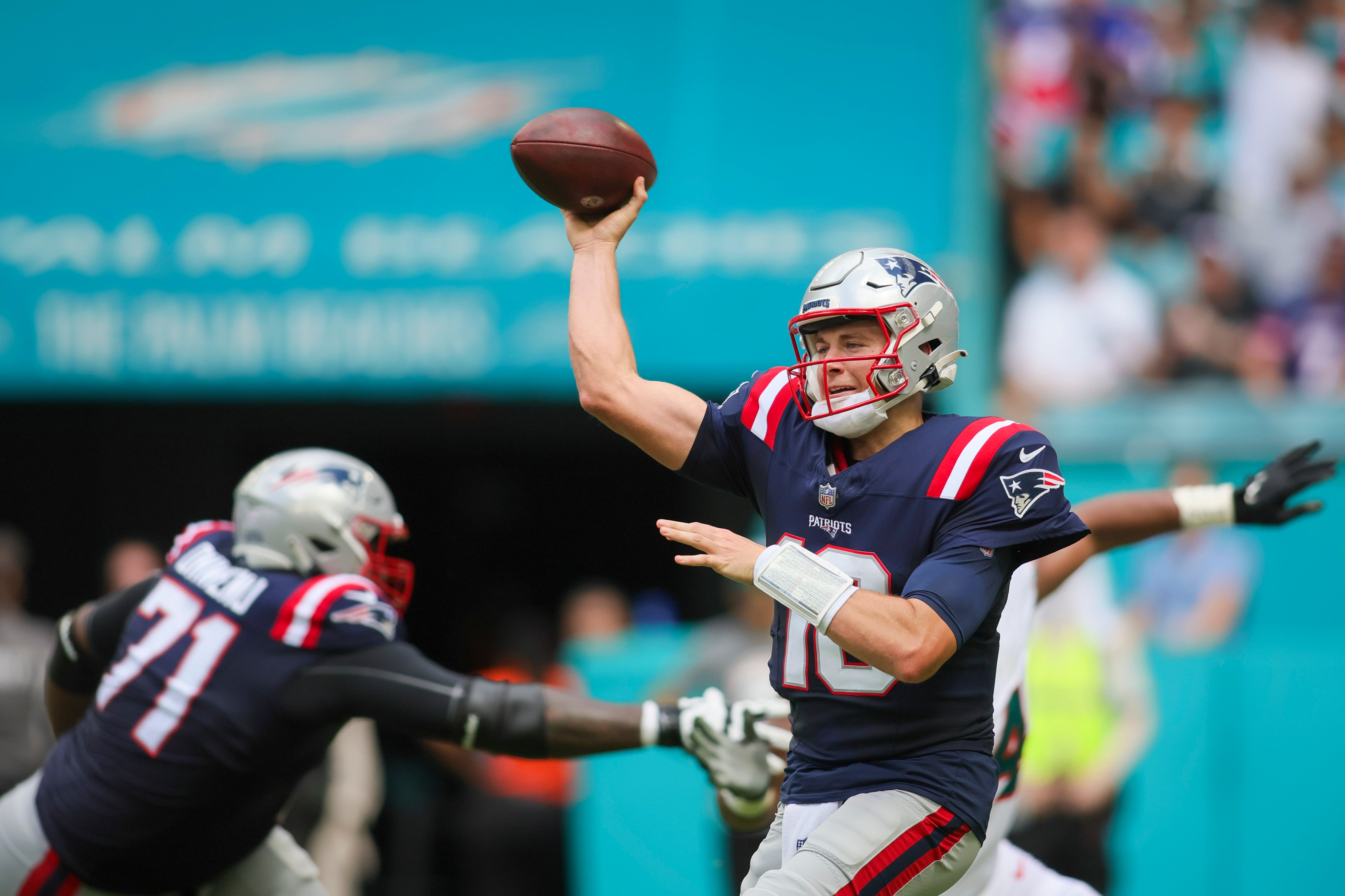Patriots fall to the Dolphins in Week 8
