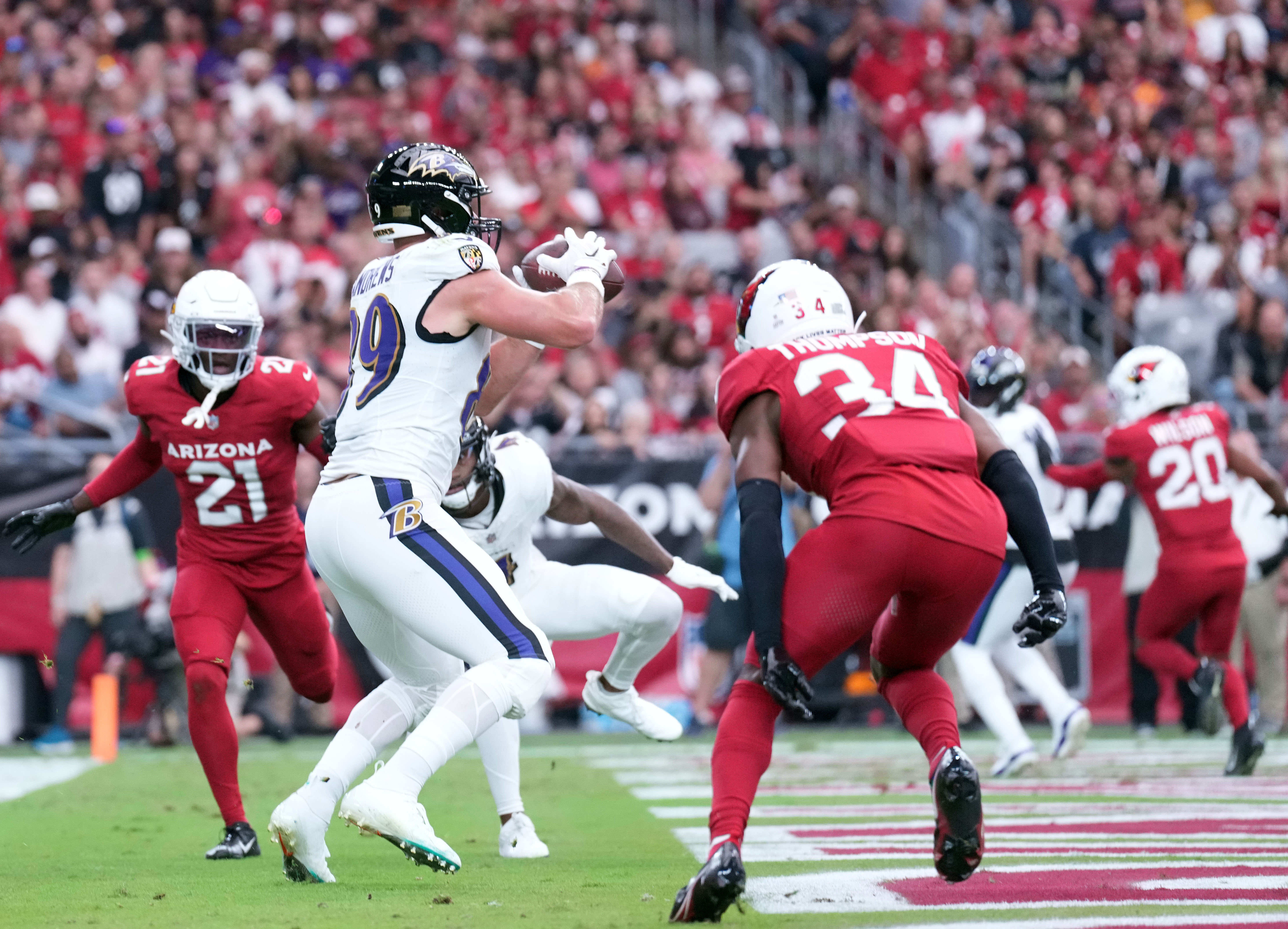 Baltimore Ravens tight end Mark Andrews (89) catches a touchdown pass against the Arizona Cardinals during the first half at State Farm Stadium.