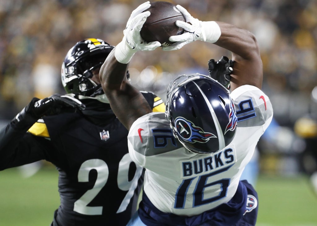 Steelers CB defends a pass for Titans' Treylon Burks