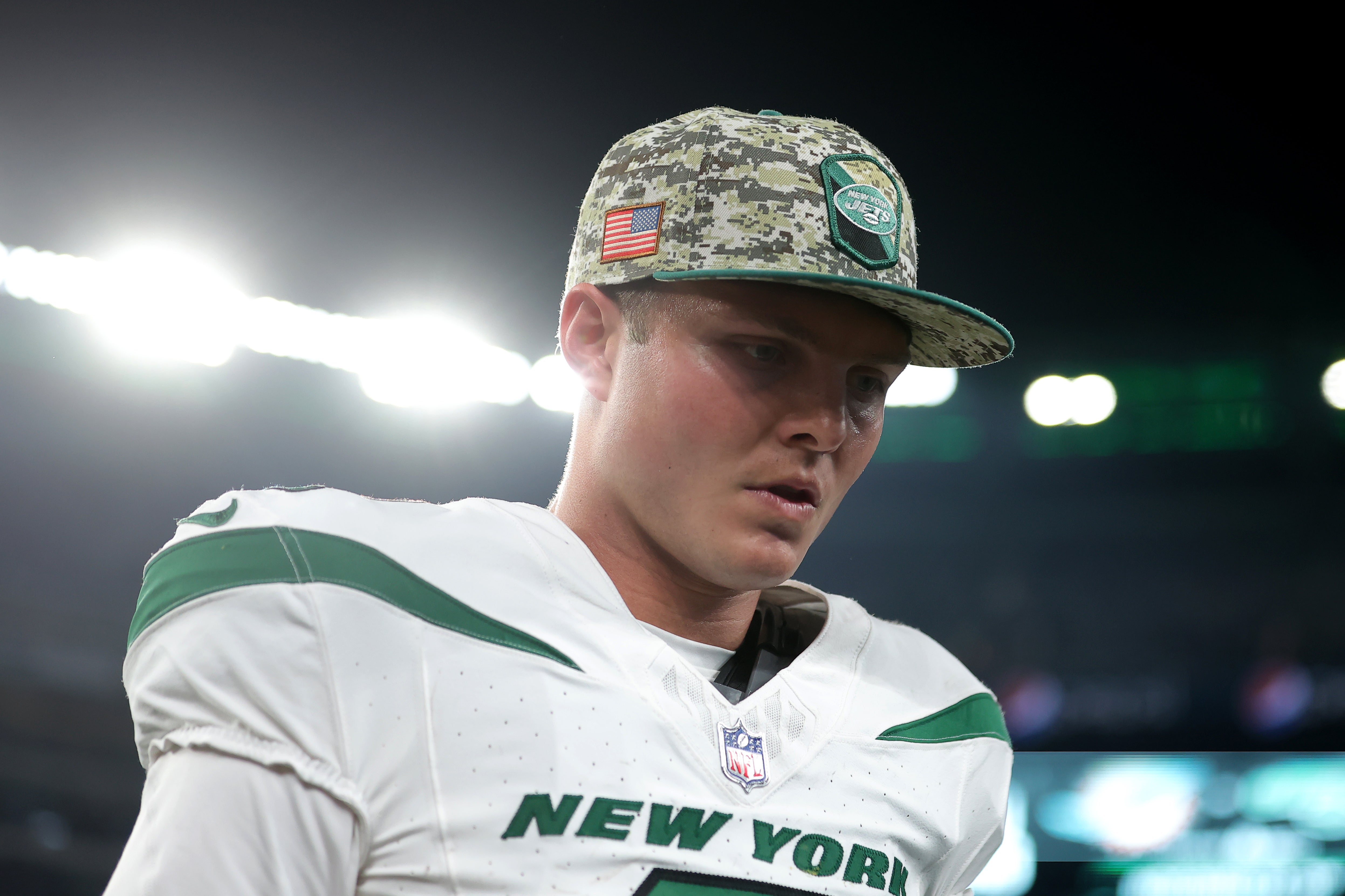 New York Jets quarterback Zach Wilson (2) leaves the field after losing to the Los Angeles Chargers at MetLife Stadium. s
