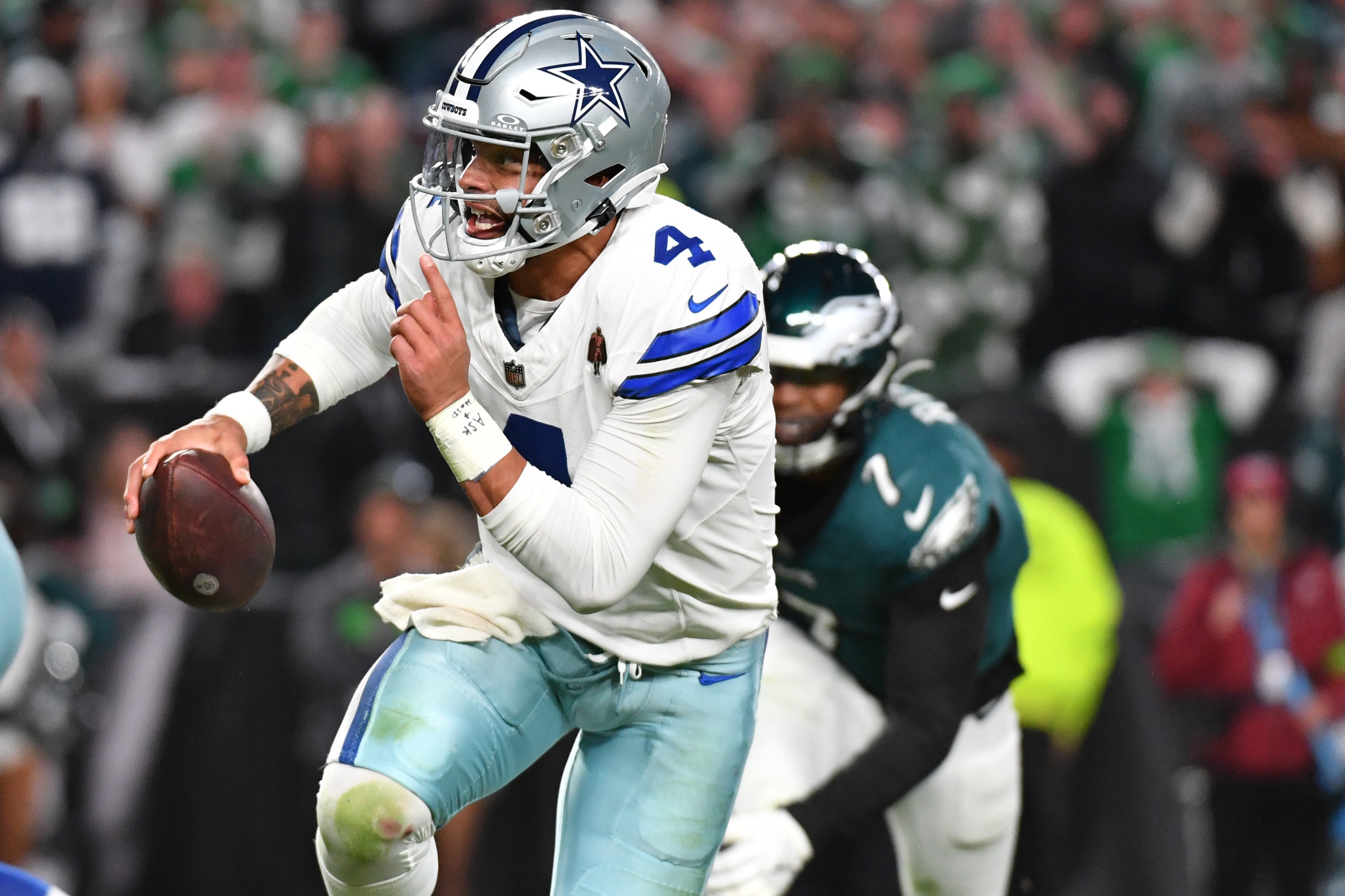 Dallas Cowboys quarterback Dak Prescott (4) against the Philadelphia Eagles at Lincoln Financial Field.