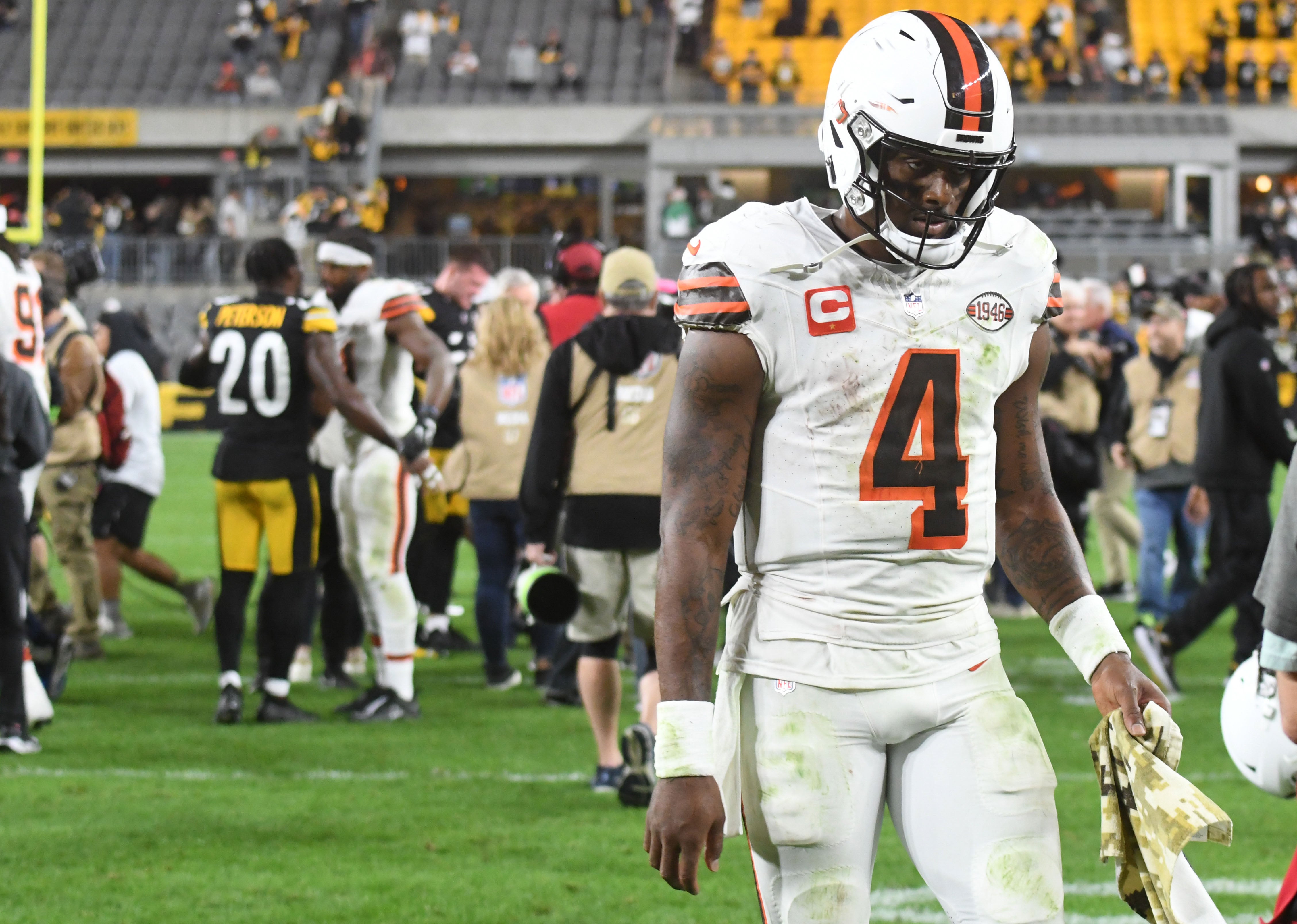 Sep 18, 2023; Pittsburgh, Pennsylvania, USA; A dejected Cleveland Browns quarterback Deshaun Watson leaves the field after losing to the Pittsburgh Steelers at Acrisure Stadium. Mandatory Credit: Philip G. Pavely-USA TODAY Sports