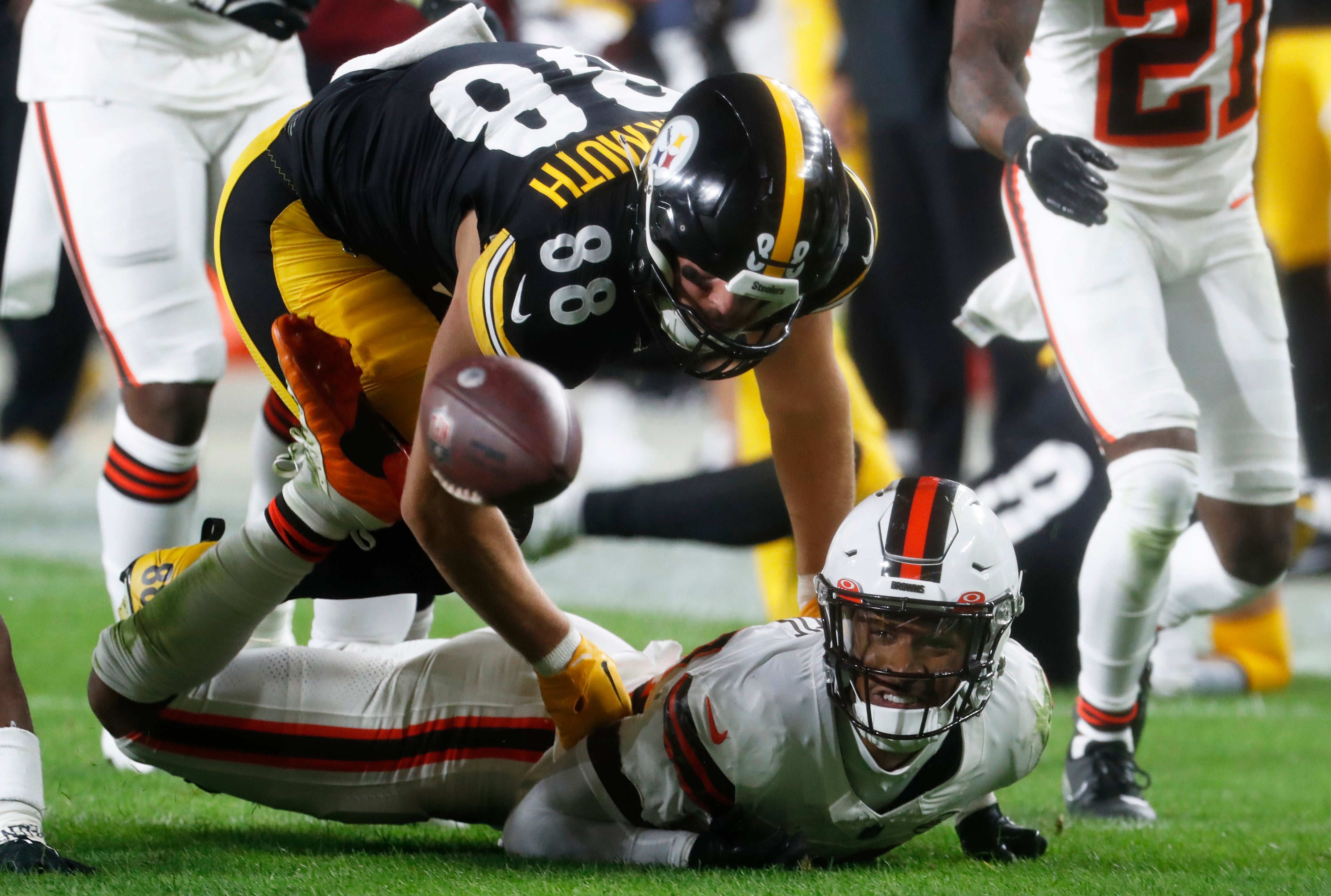 Sep 18, 2023; Pittsburgh, Pennsylvania, USA; Pittsburgh Steelers tight end Pat Freiermuth (88) and Cleveland Browns safety Grant Delpit (bottom) chase a fumble during the first quarter at Acrisure Stadium. Mandatory Credit: Charles LeClaire-USA TODAY Sports