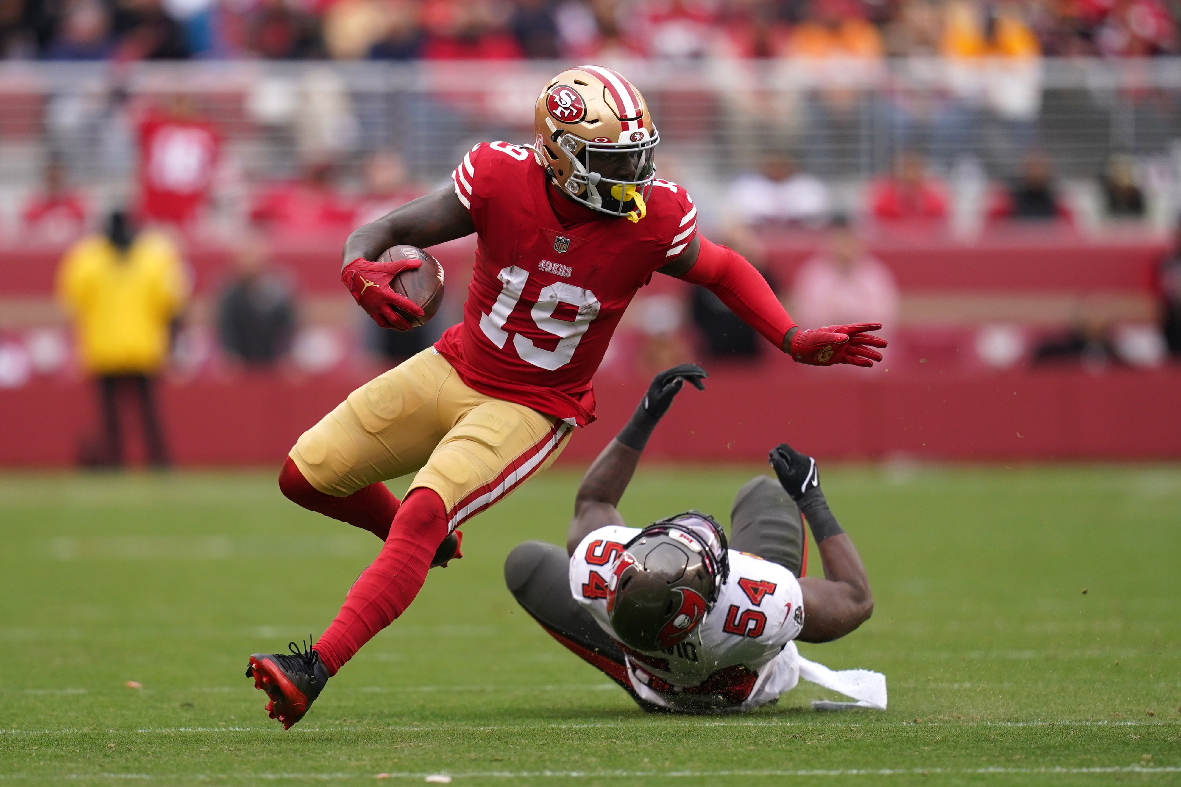 Dec 11, 2022; Santa Clara, California, USA; San Francisco 49ers wide receiver Deebo Samuel (19) runs with the ball in front of Tampa Bay Buccaneers linebacker Lavonte David (54) in the second quarter at Levi's Stadium.