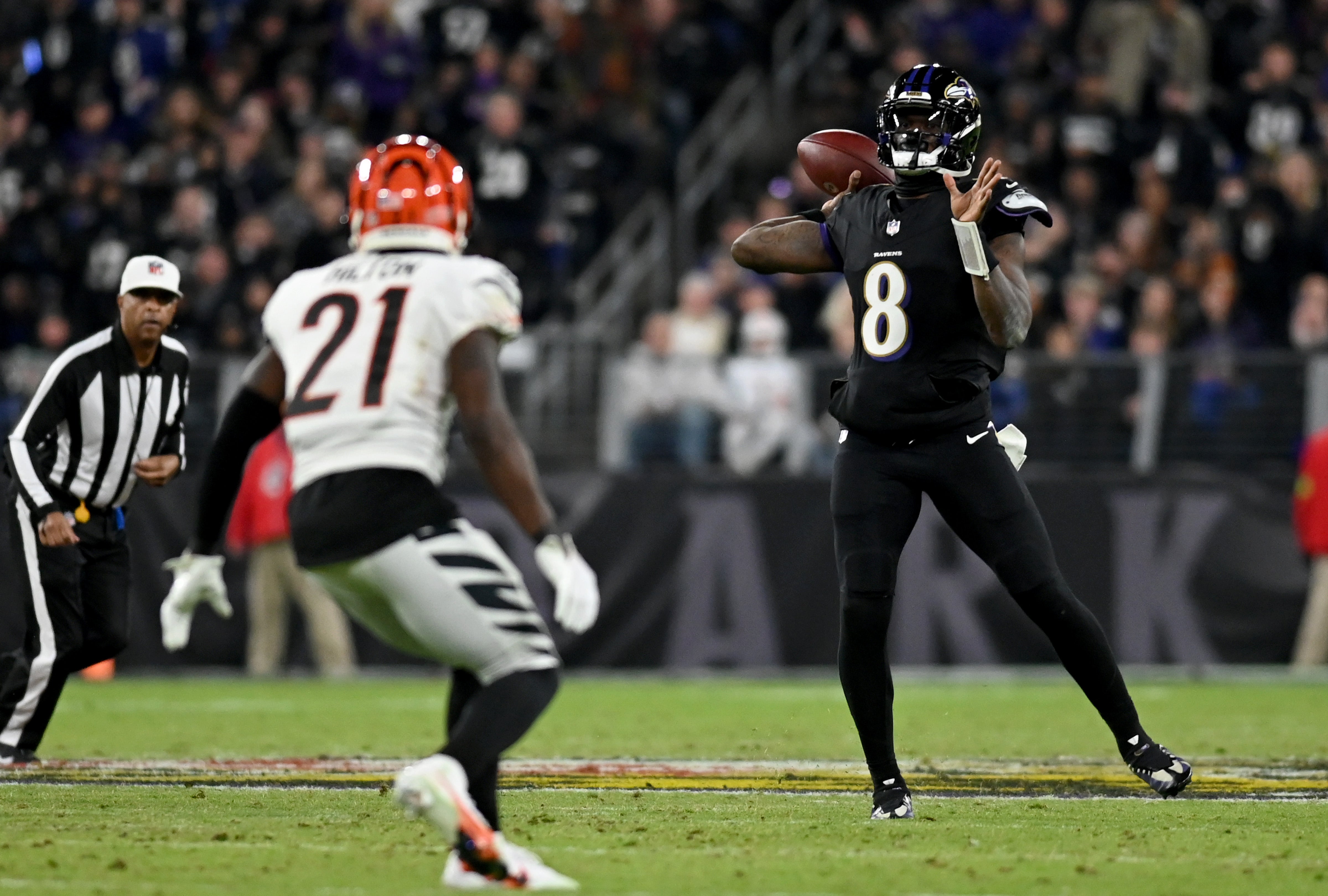 Baltimore Ravens quarterback Lamar Jackson (8) throws during the fourth quarter against the Cincinnati Bengals at M&T Bank Stadium.