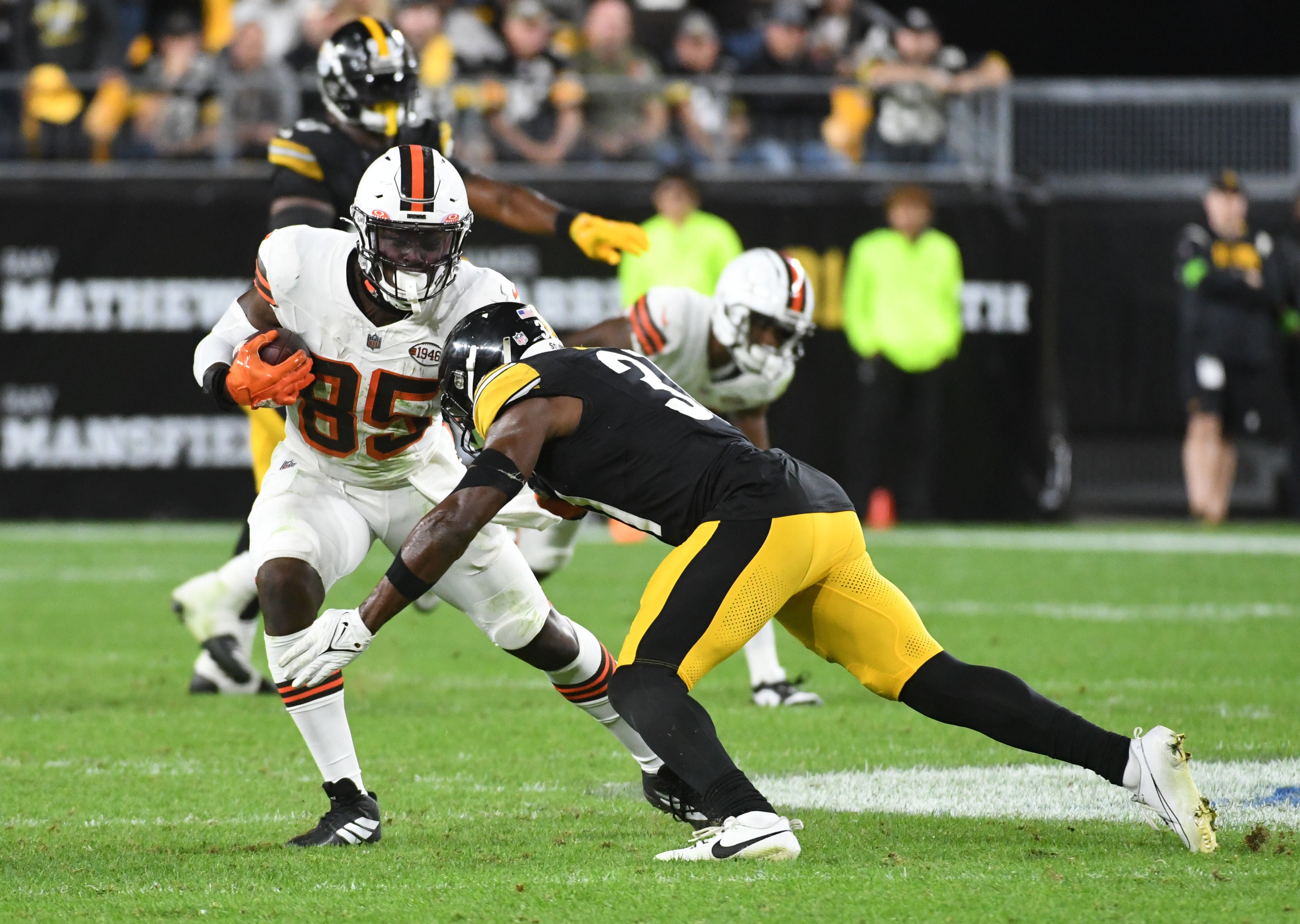 Sep 18, 2023; Pittsburgh, Pennsylvania, USA; Cleveland Browns tight end David Njoku (85) is stopped by Pittsburgh Steelers safety Minkah Fitzpatrick (39) during the fourth quarter at Acrisure Stadium. Mandatory Credit: Philip G. Pavely-USA TODAY Sports  