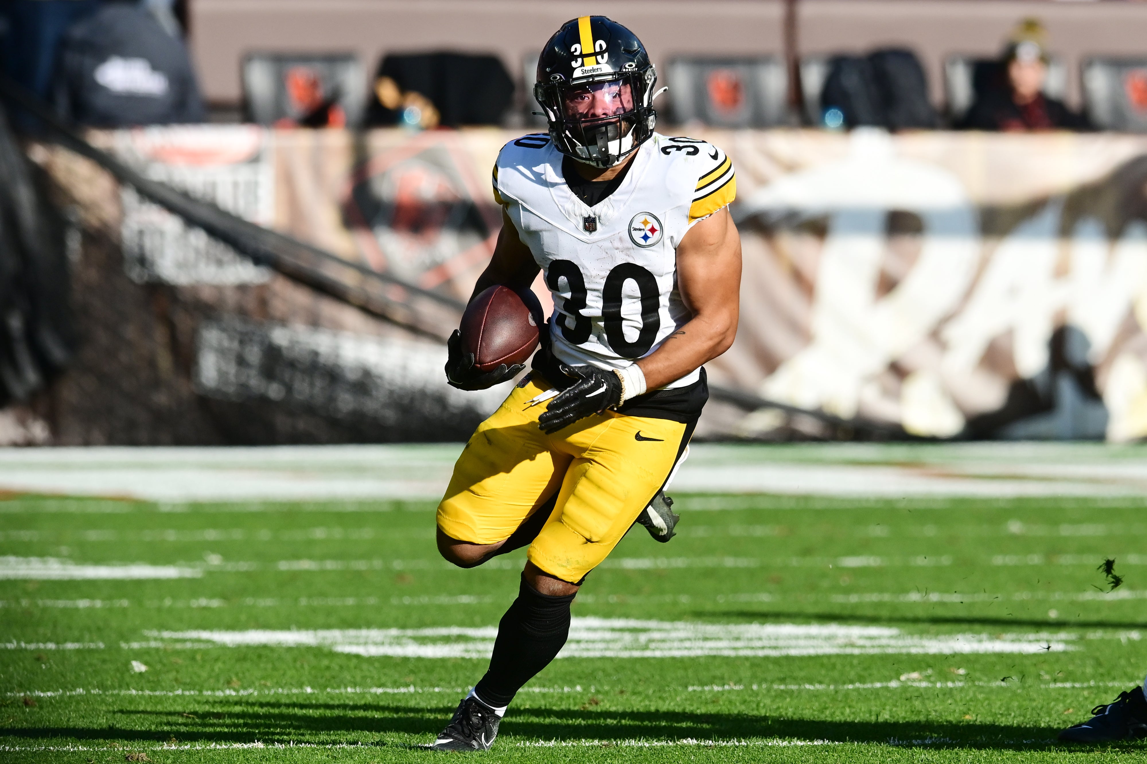 Nov 19, 2023; Cleveland, Ohio, USA; Pittsburgh Steelers running back Jaylen Warren (30) runs with the ball en route to a touchdown during the second half against the Cleveland Browns at Cleveland Browns Stadium. Mandatory Credit: Ken Blaze-USA TODAY Sports