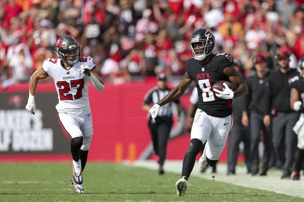 Atlanta Falcons tight end Kyle Pitts is chased out of bounds by Tampa Bay Buccaneers cornerback Zyon McCollum in the fourth quarter at Raymond James Stadium.