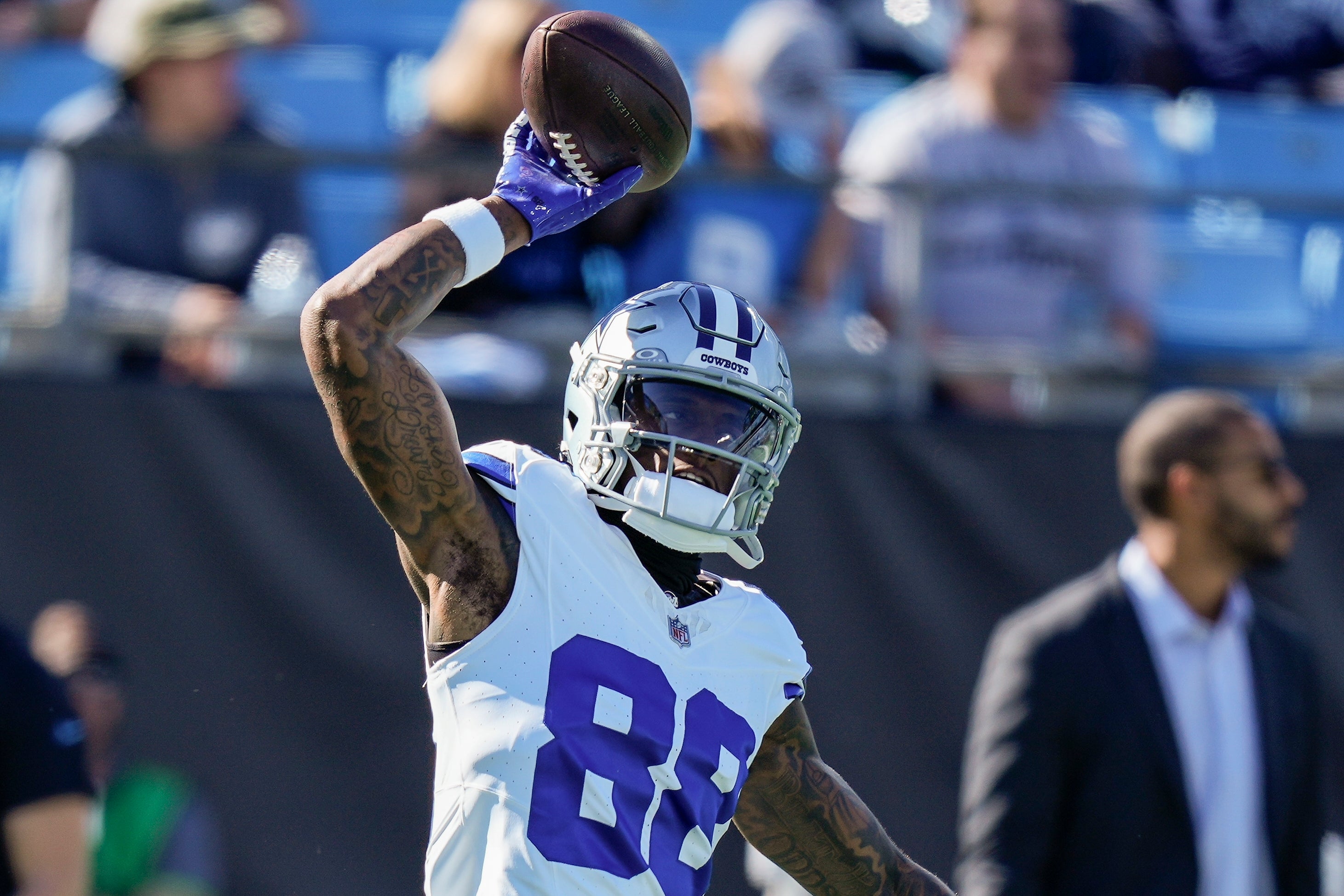 Dallas Cowboys wide receiver CeeDee Lamb (88) makes a one-handed catch during pregame warm-ups against the Carolina Panthers at Bank of America Stadium.