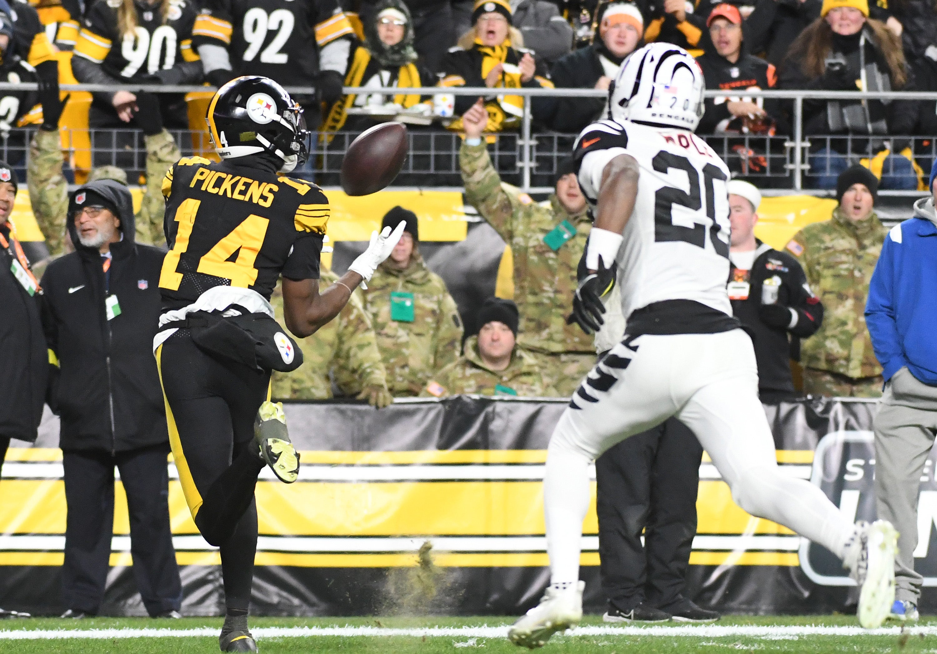 Nov 20, 2022; Pittsburgh, Pennsylvania, USA; Pittsburgh Steelers wide receiver George Pickens (14) catches a touchdown against the Cincinnati Bengals during the second quarter at Acrisure Stadium. Mandatory Credit: Philip G. Pavely-USA TODAY Sports
