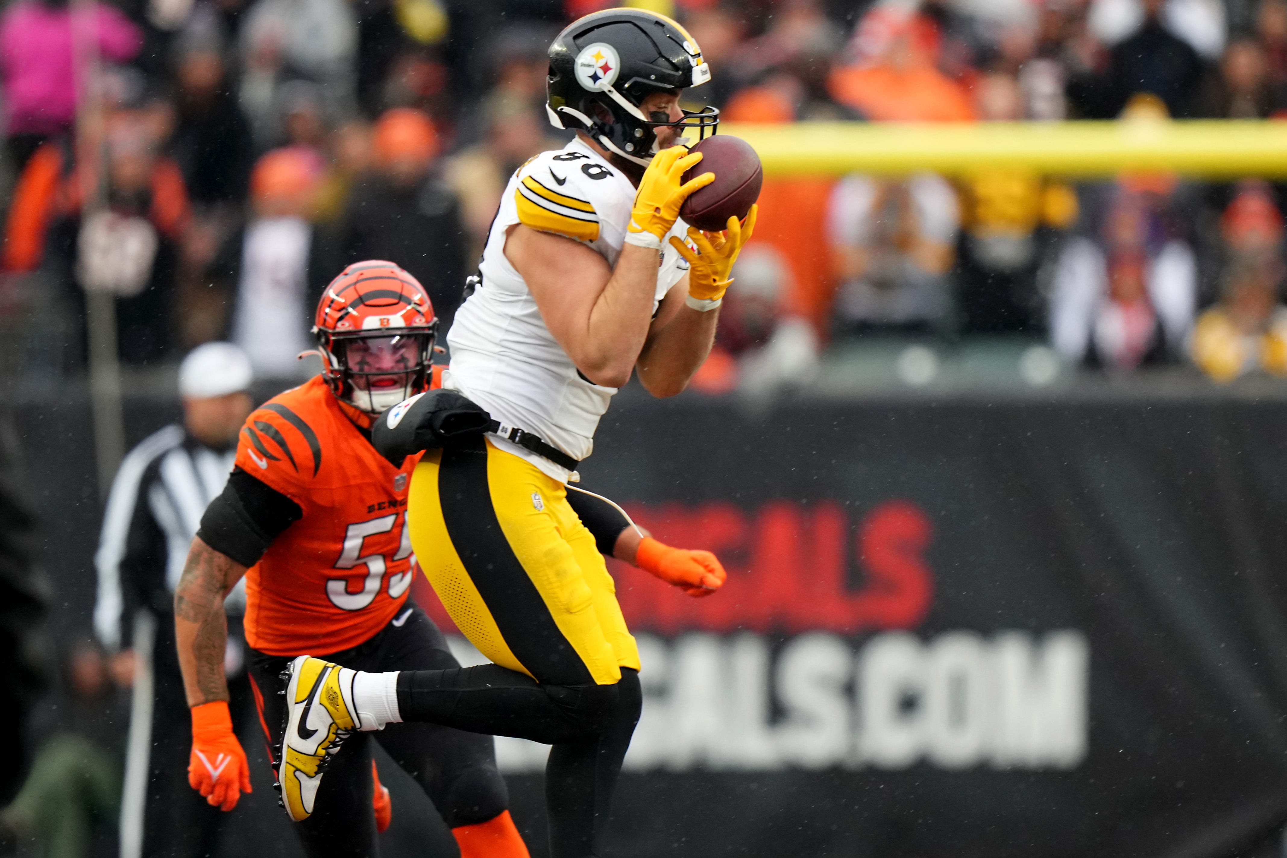 Pittsburgh Steelers tight end Pat Freiermuth (88) catches a pass in the first quarter of a Week 12 NFL football game between the Pittsburgh Steelers and the Cincinnati Bengals, Sunday, Nov. 26, 2023, at Paycor Stadium.