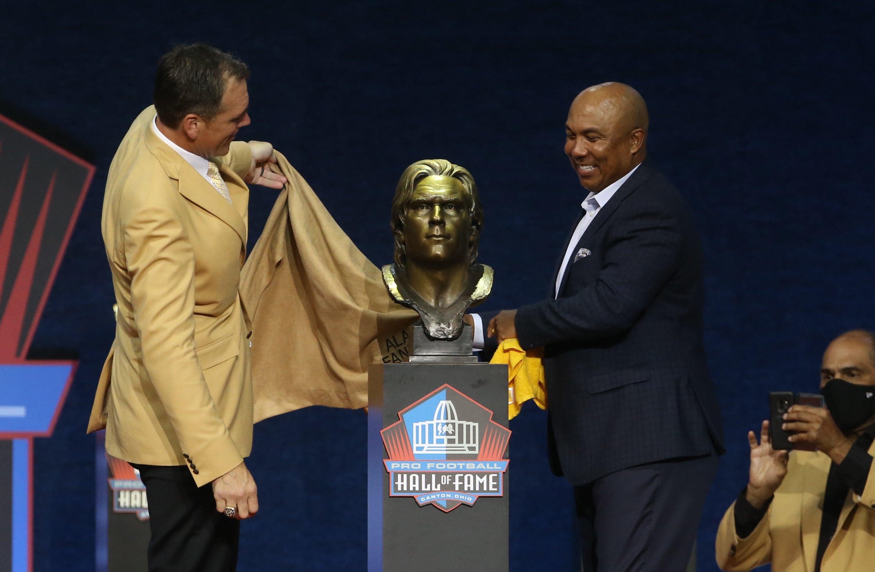 Aug 8, 2021; Canton, Ohio, USA; Inductee Alan Faneca (left) and presenter Hines Ward (right) unveil the bust of Faneca during the Class of 2021 NFL Hall of Fame induction ceremony at Tom Benson Hall of Fame Stadium. Mandatory Credit: Charles LeClaire-USA TODAY Sports