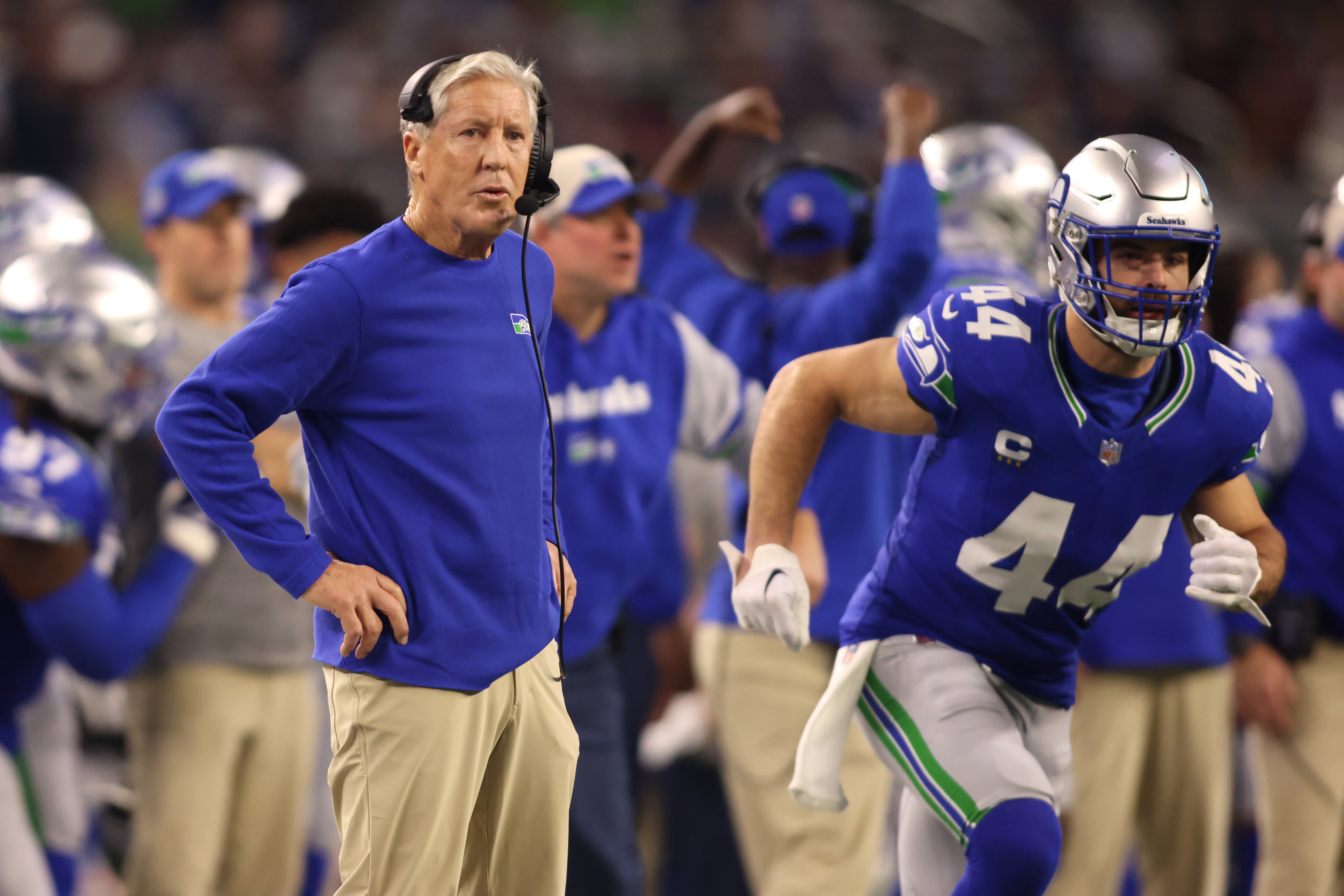 Nov 30, 2023; Arlington, Texas, USA; Seattle Seahawks head coach Pete Carroll (left) looks on during the first half against the Dallas Cowboys at AT&T Stadium.