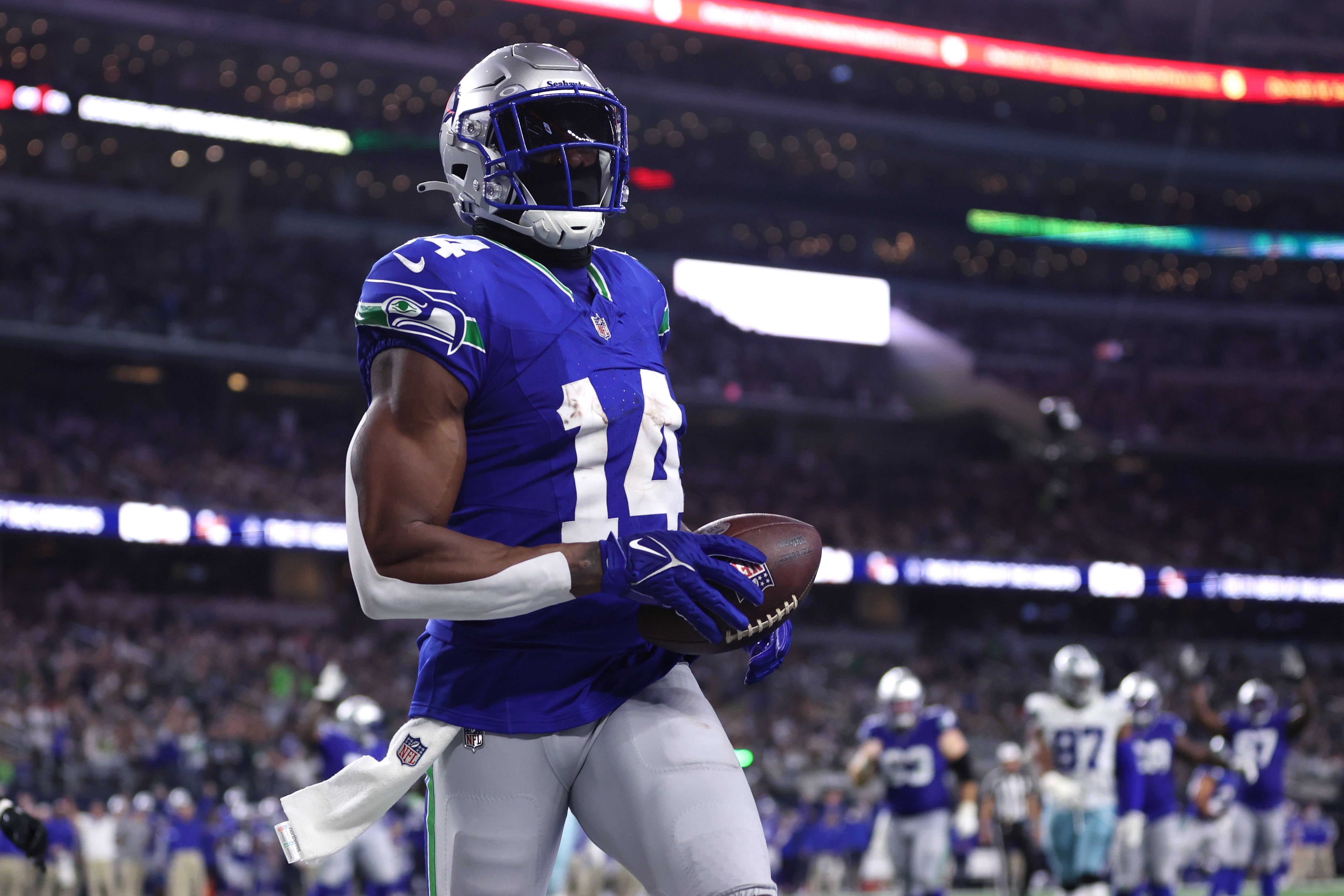 Nov 30, 2023; Arlington, Texas, USA; Seattle Seahawks wide receiver DK Metcalf (14) catches a pass for a touchdown during the second half against the Dallas Cowboys at AT&T Stadium.
