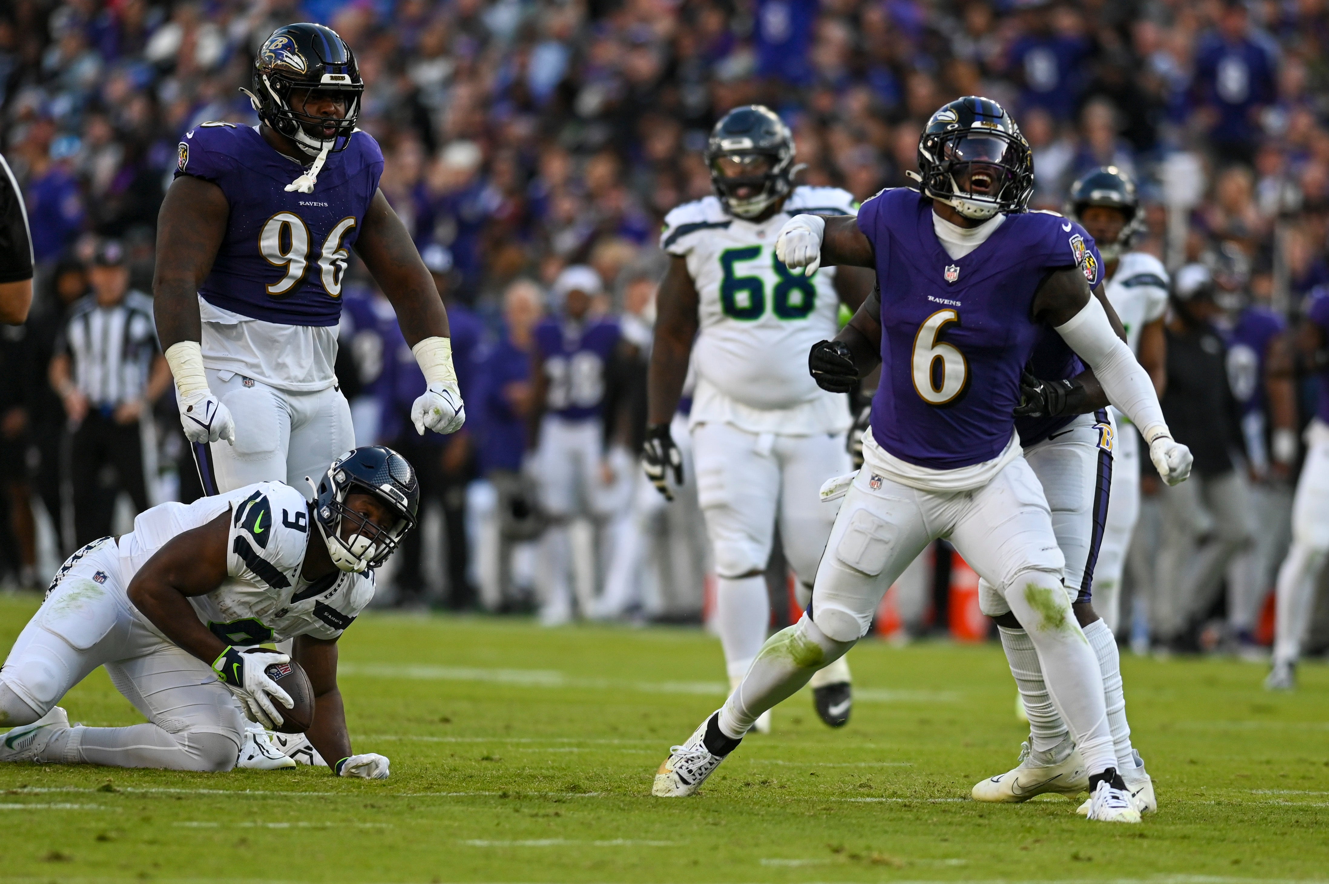 Baltimore Ravens linebacker Patrick Queen (6) reacts after tackling Seattle Seahawks running back Kenneth Walker III (9) during the second half at M&T Bank Stadium.