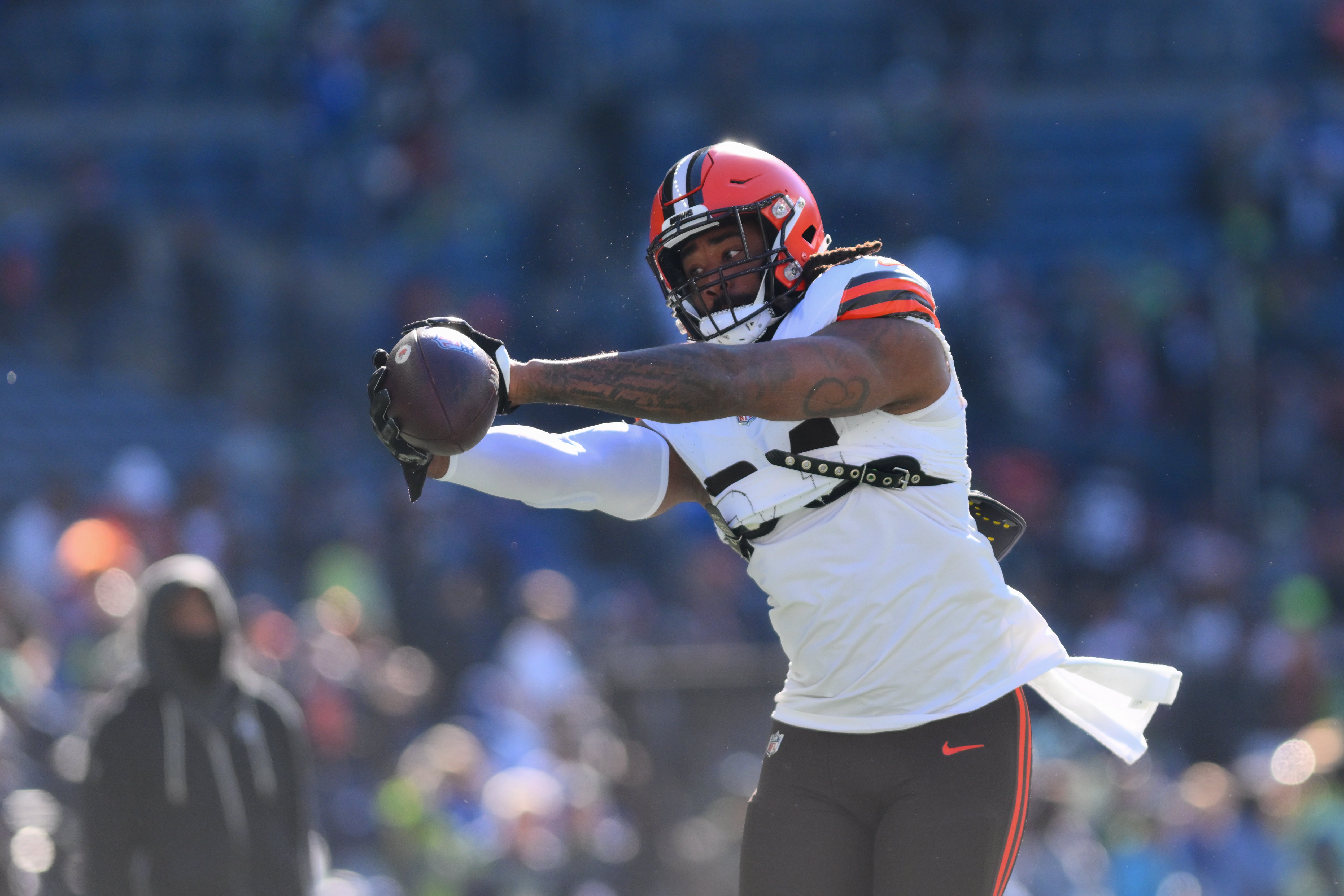 Oct 29, 2023; Seattle, Washington, USA; Cleveland Browns tight end David Njoku (85) catches a pass during warmups prior to the game against the Seattle Seahawks at Lumen Field. Mandatory Credit: Steven Bisig-USA TODAY Sports